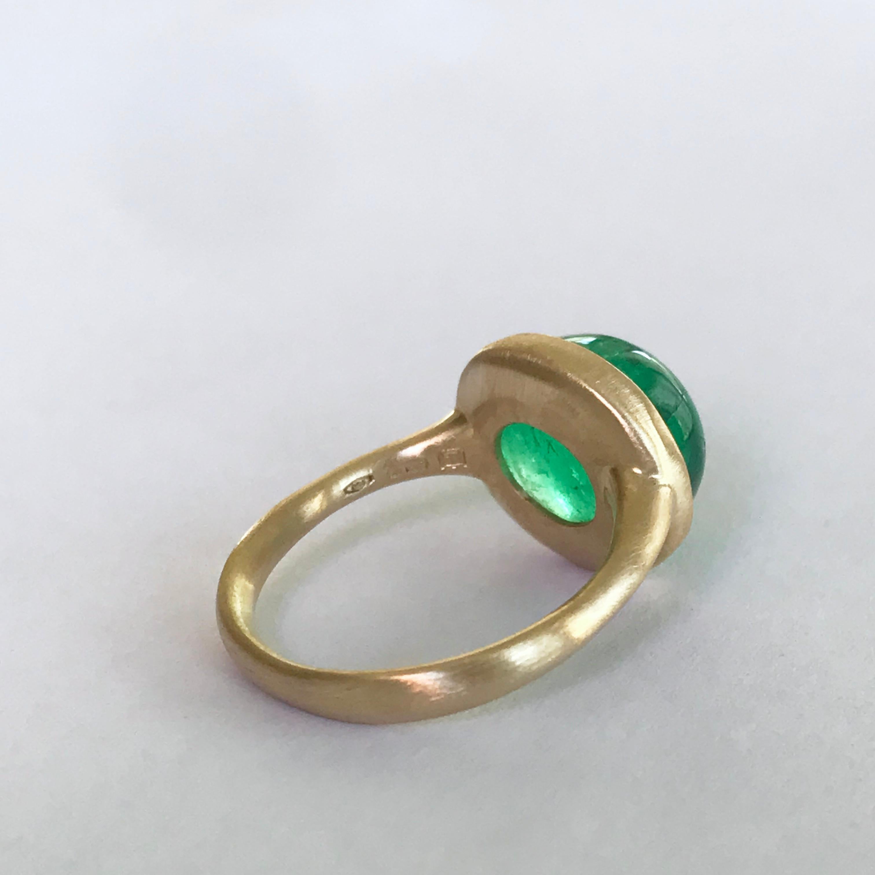 Dalben 8, 89 Carat Cabochon Cut Colombian Emerald Yellow Gold Ring 2