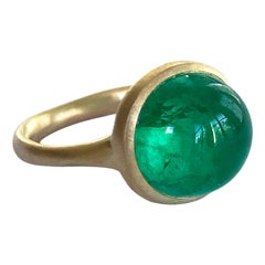 Dalben 8, 89 Carat Cabochon Cut Colombian Emerald Yellow Gold Ring