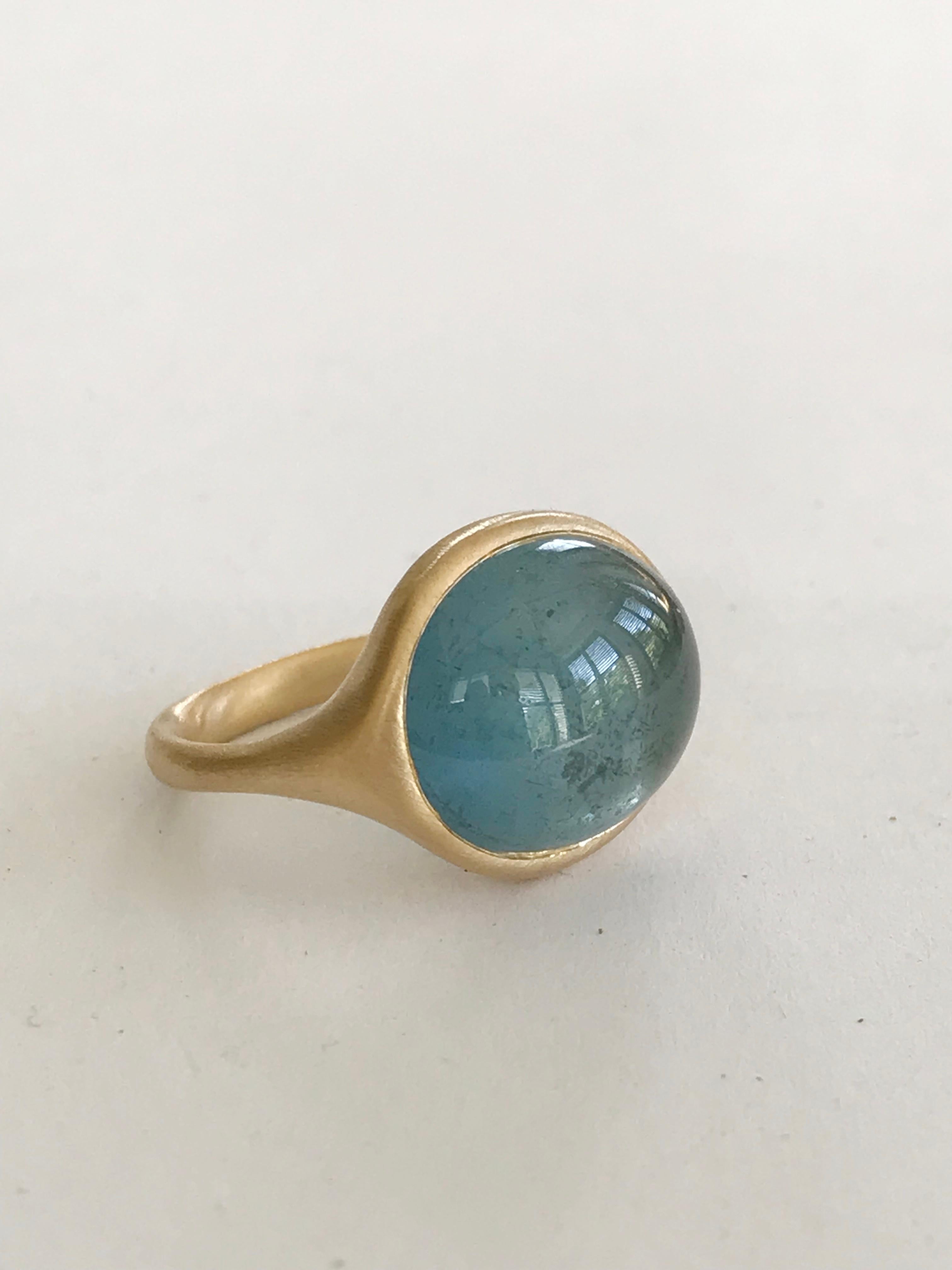Dalben Aquamarine Oval Cabochon Yellow Gold Ring For Sale 4