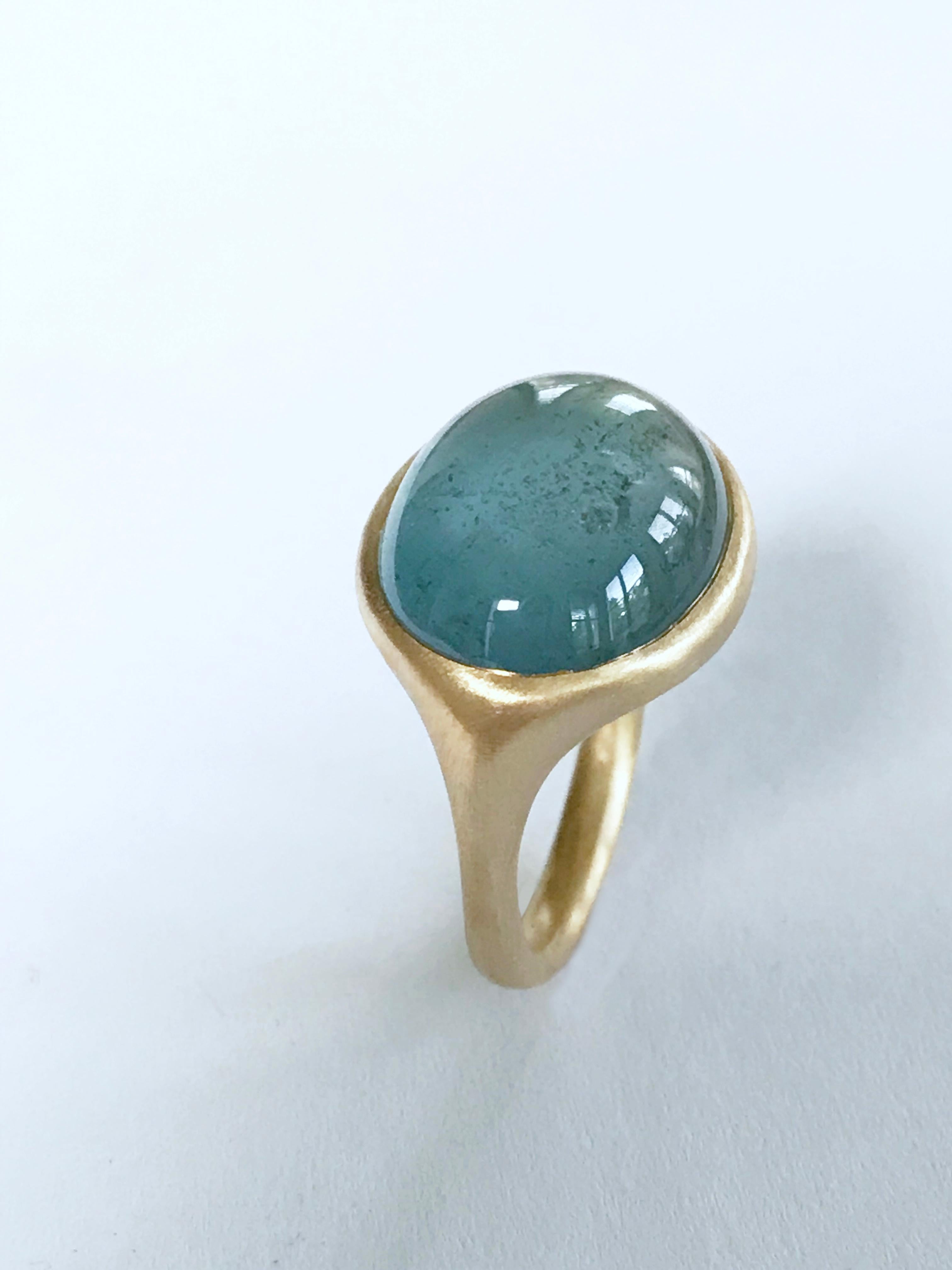 Contemporary Dalben Aquamarine Oval Cabochon Yellow Gold Ring For Sale
