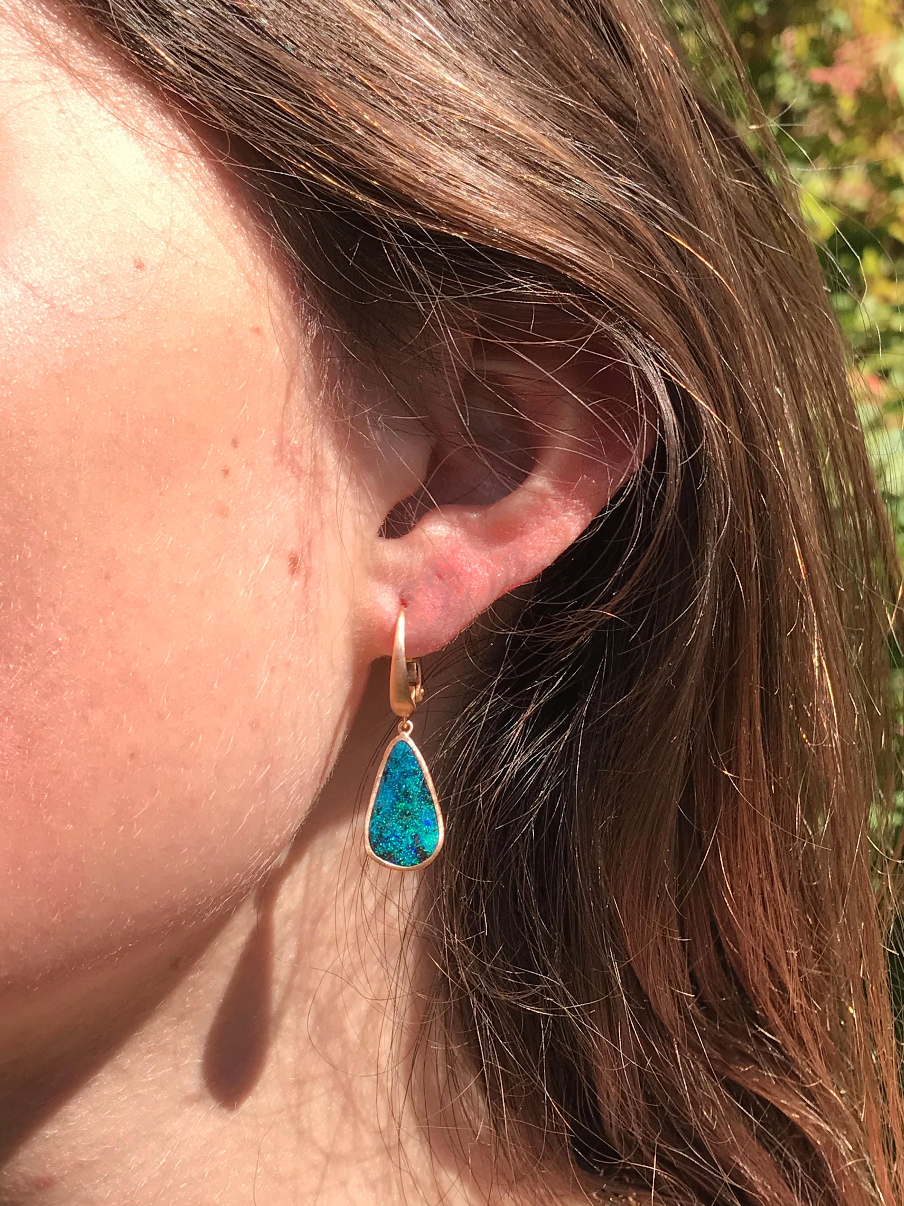 Dalben Australische Boulder-Opal-Ohrringe aus Roségold (Zeitgenössisch) im Angebot