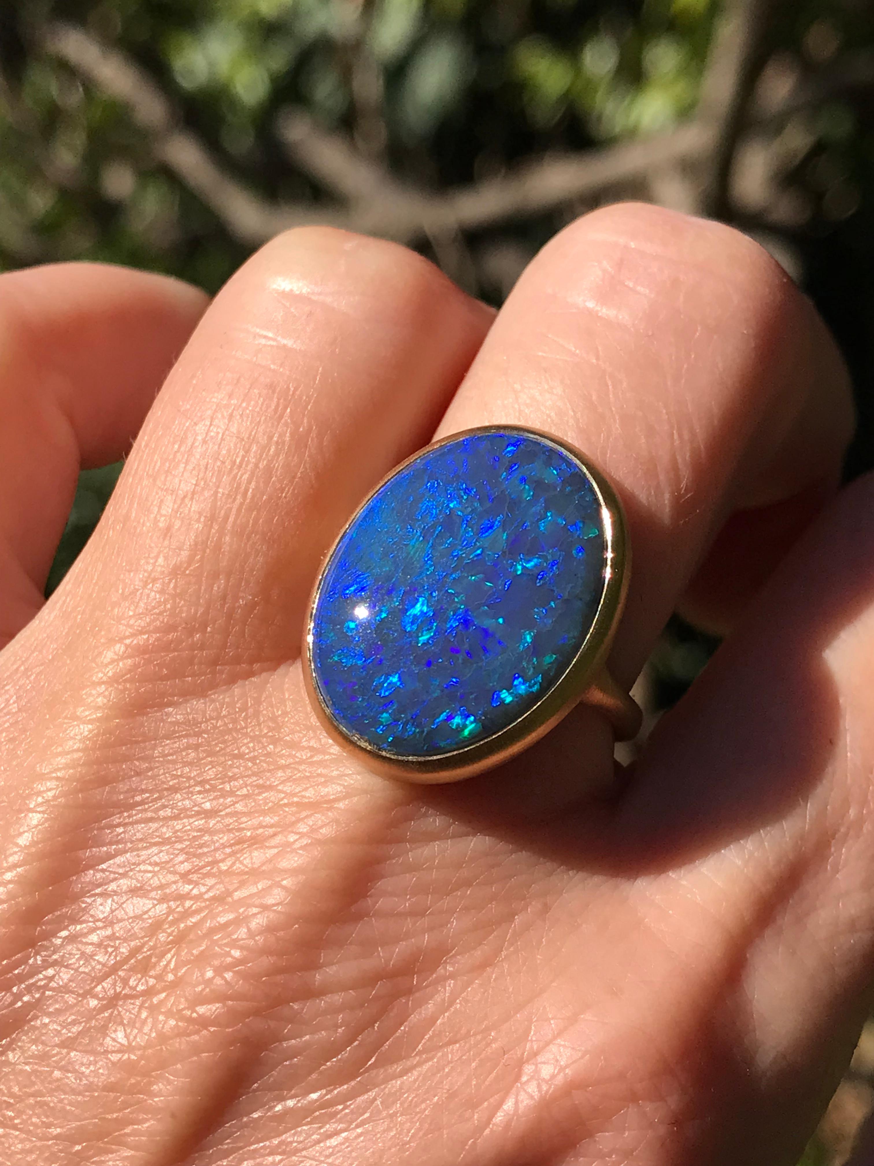Dalben Blue Lightning Ridge Australischer Opal Gelbgold Ring im Zustand „Neu“ im Angebot in Como, IT