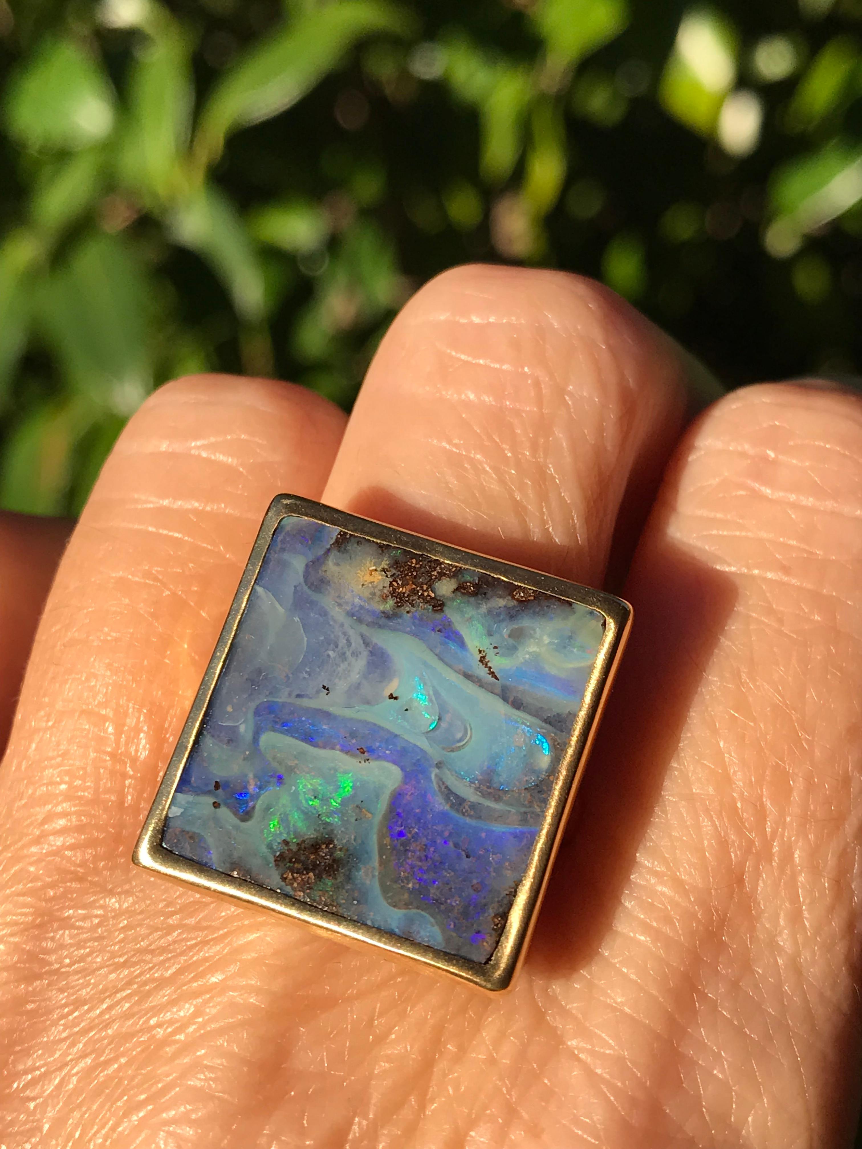 Dalben Blauer rechteckiger Boulder-Opal Gelbgold Ring (Zeitgenössisch) im Angebot