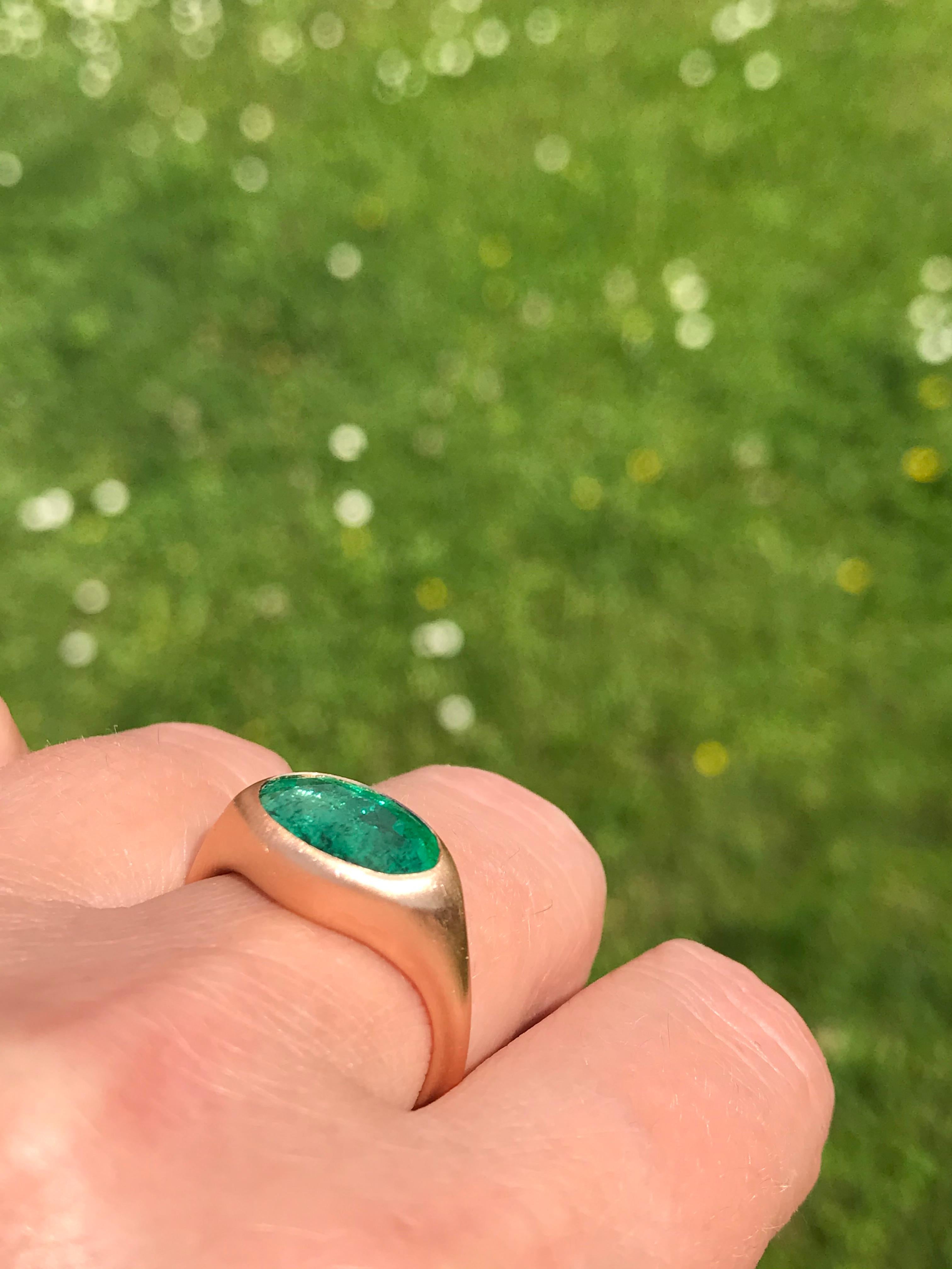 Dalben Design 3, 16 Karat Smaragd-Ring aus Roségold (Ovalschliff) im Angebot