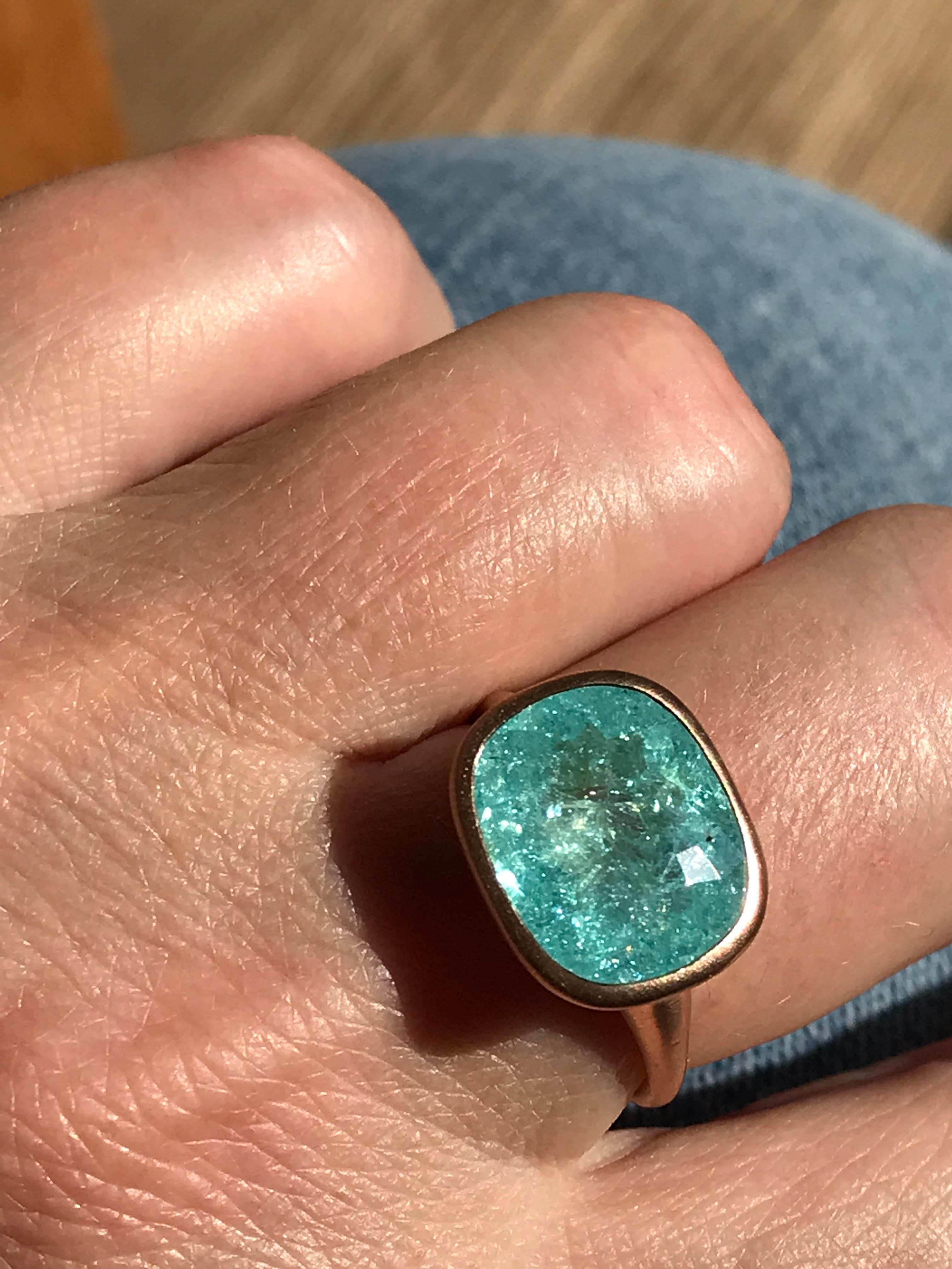 Dalben Design Anello in oro rosa con tormalina Paraiba certificata da 6.88 carati in vendita 3