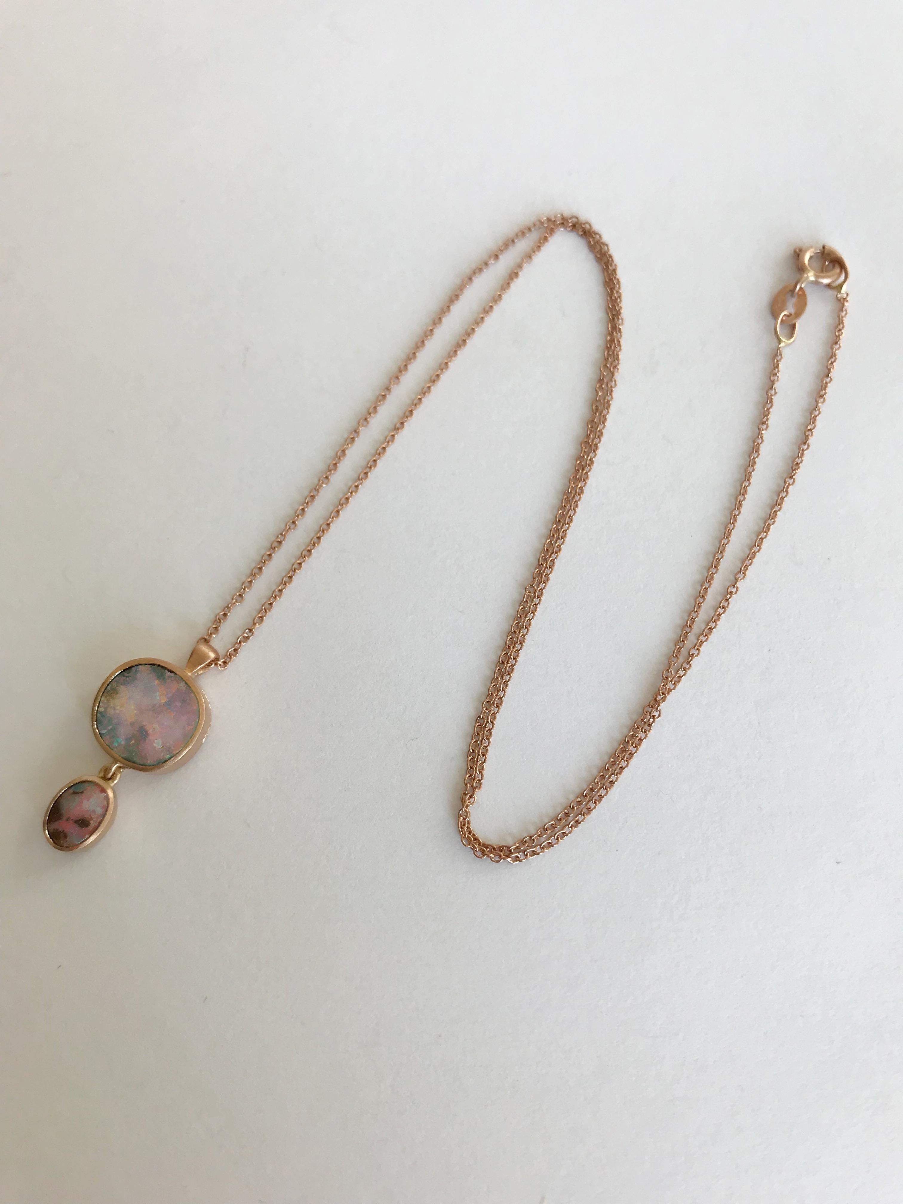 Contemporain Collier en or rose et opale de roche d'Australie au design Dalben en vente