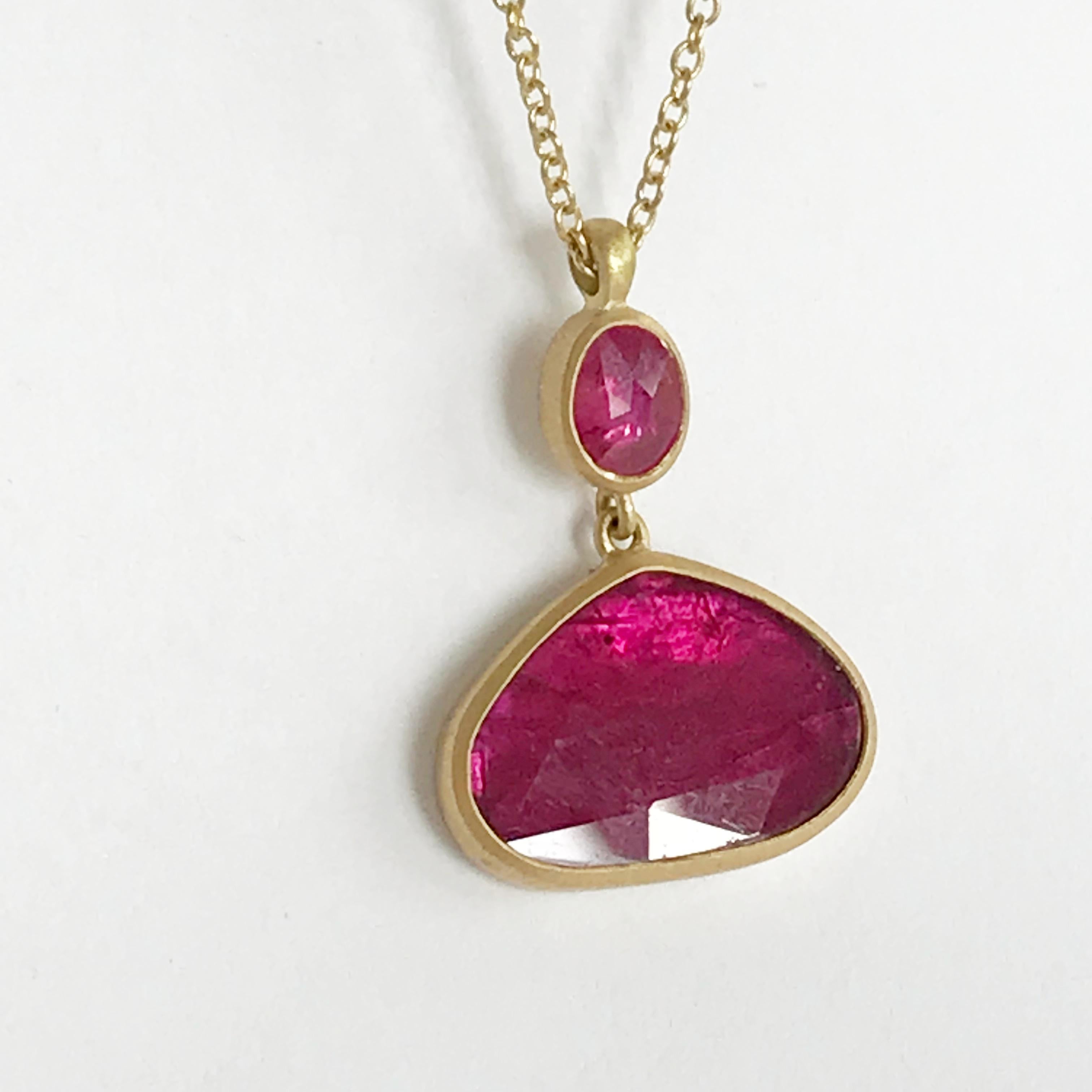 Dalben design One of a Kind 18k yellow gold matte finishing necklace with two bezel-set rose cut slice ruby total weight 3,10 carat.
pendant dimension :
width 17,5 mm
height 23 mm
Chain length 55 cm resizable
The necklace has been designed and