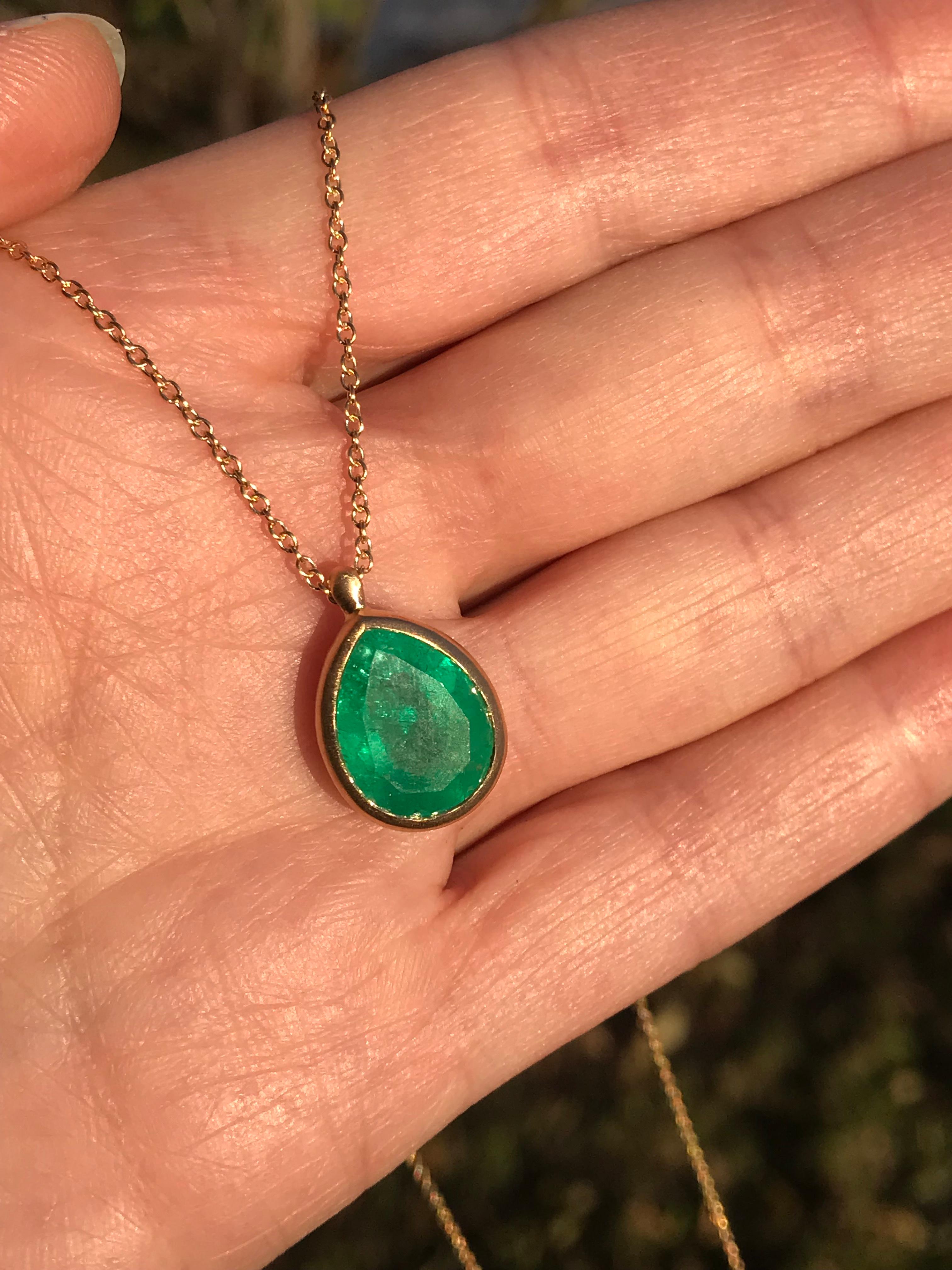 Dalben Design Emerald and Yellow Gold Necklace In New Condition For Sale In Como, IT