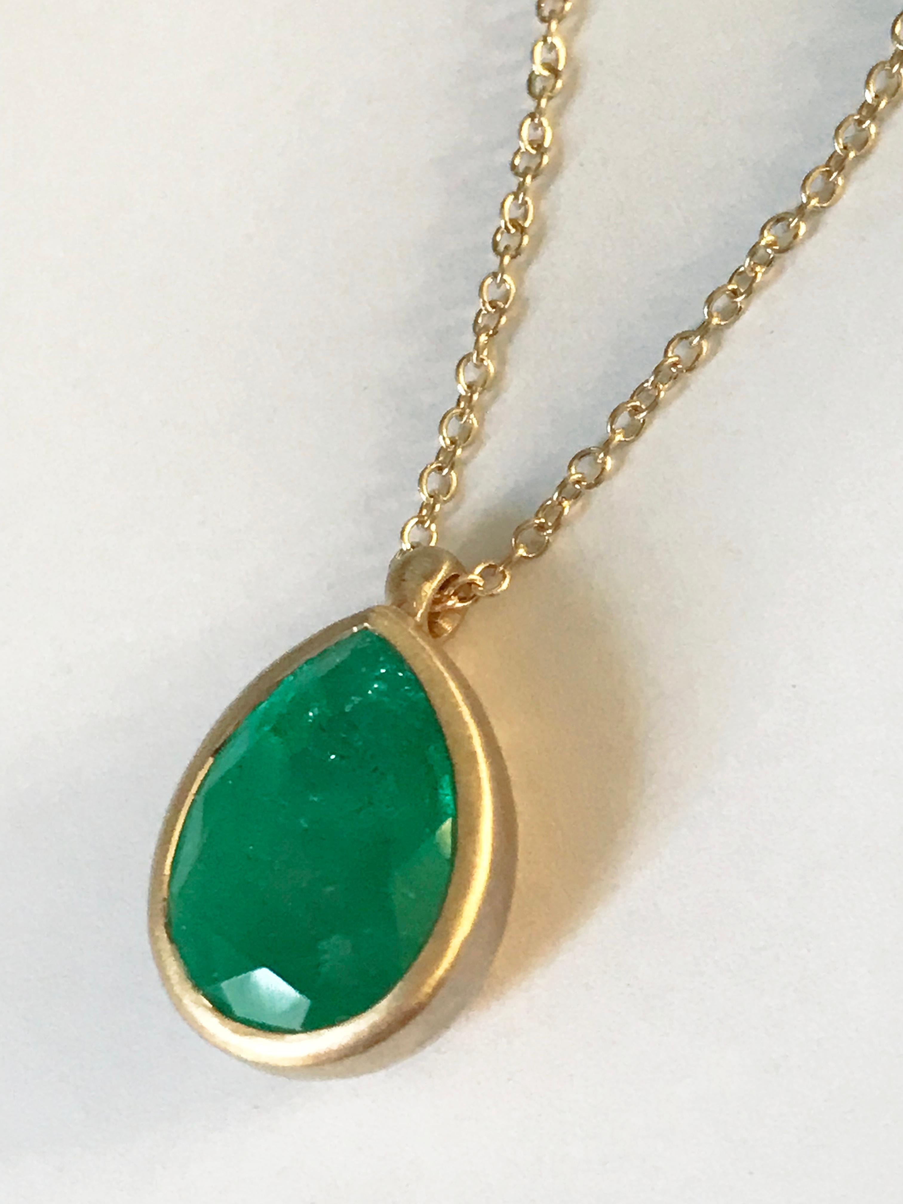 Dalben Design Emerald and Yellow Gold Necklace For Sale 2