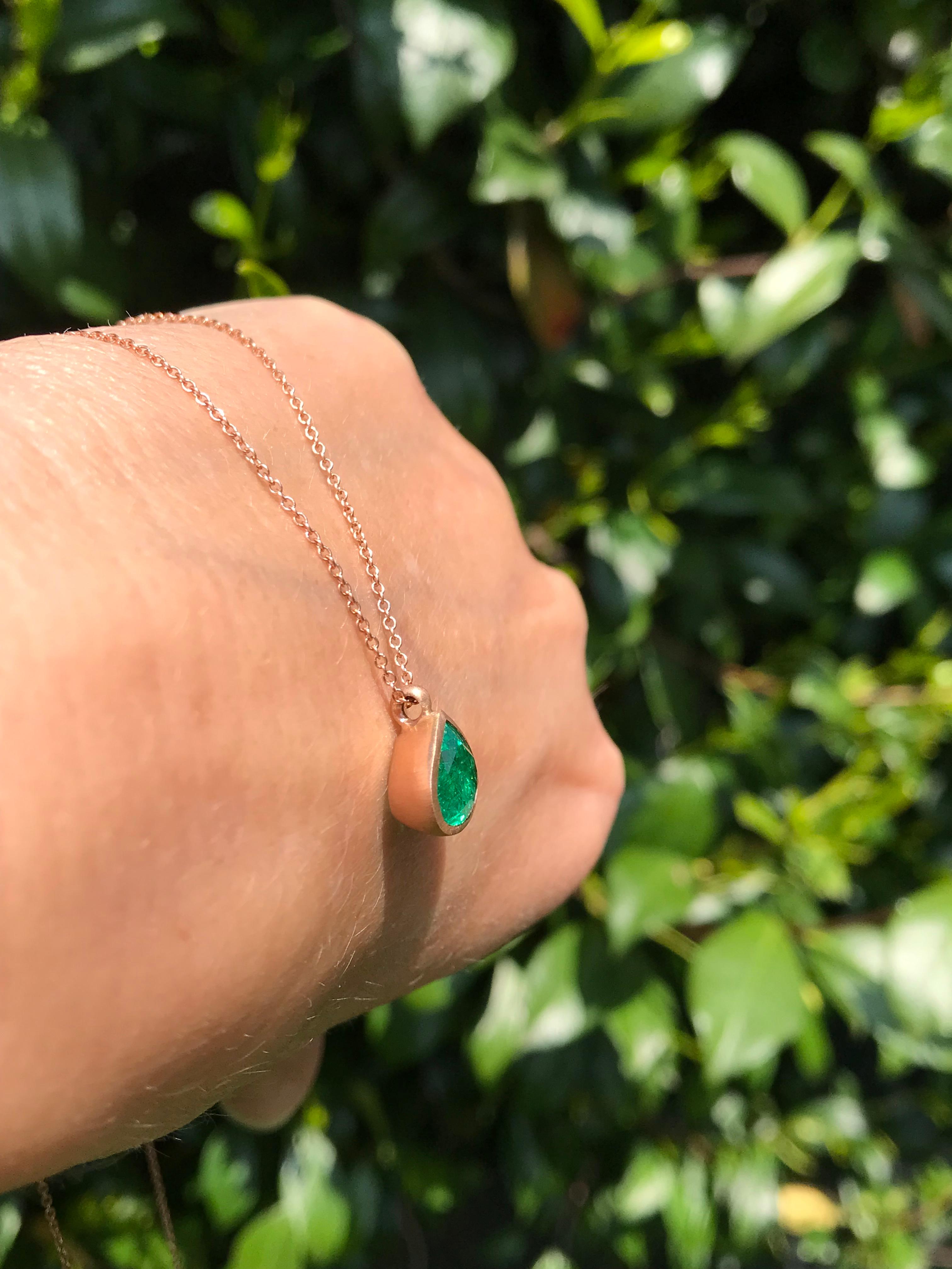 Dalben Design Smaragd-Halskette aus Roségold im Zustand „Neu“ in Como, IT