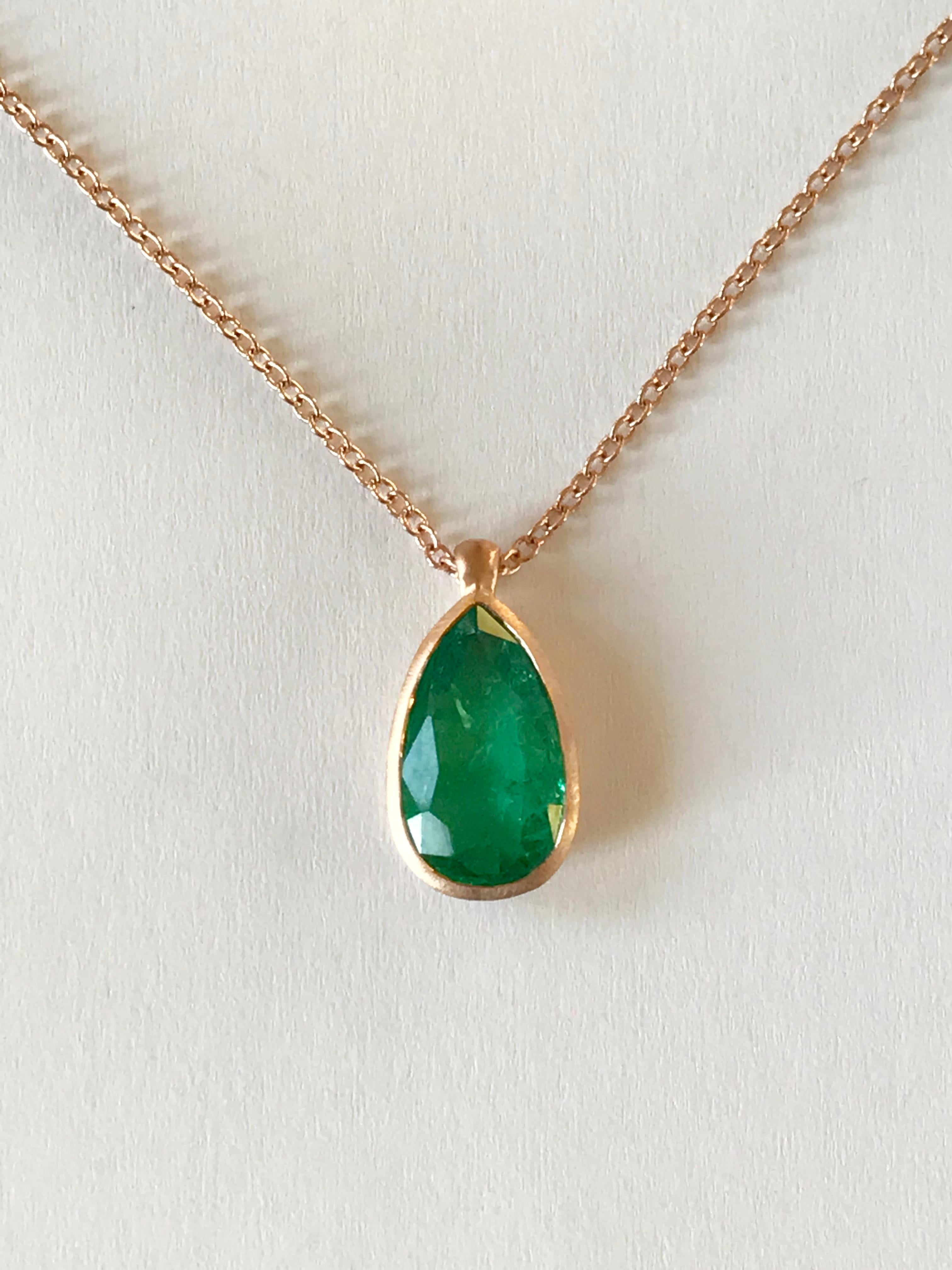 Donna Dalben Design/One Collana in oro rosa con smeraldo in vendita