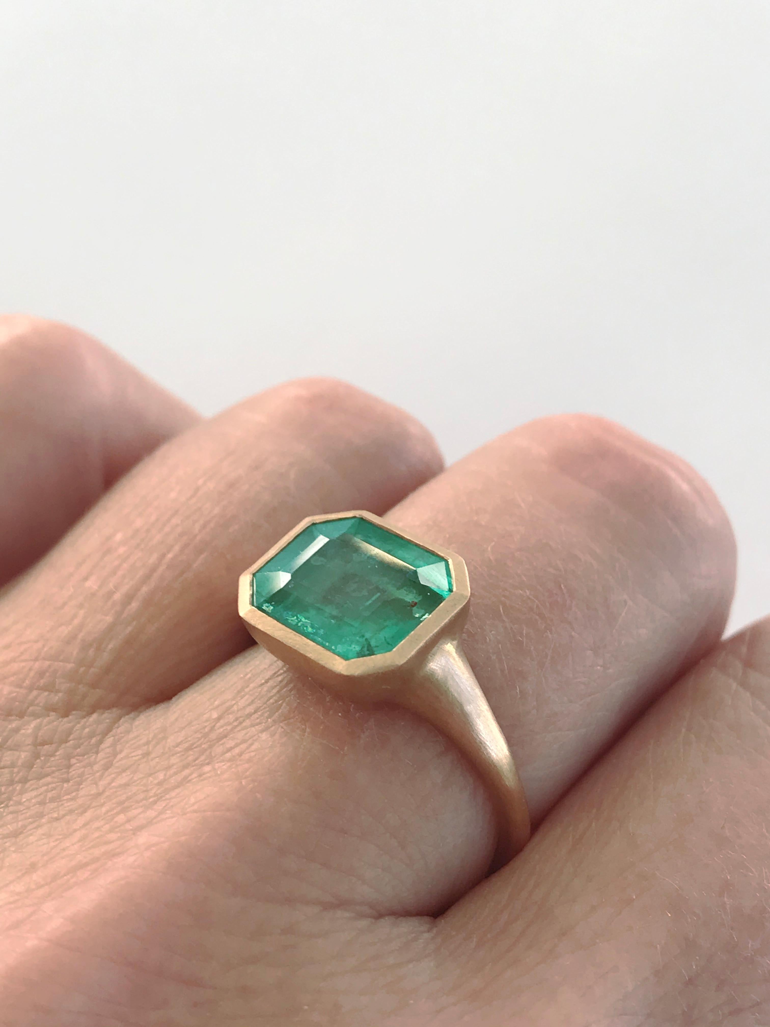 Dalben 4, 10 Carat Emerald Rose Gold Ring 8
