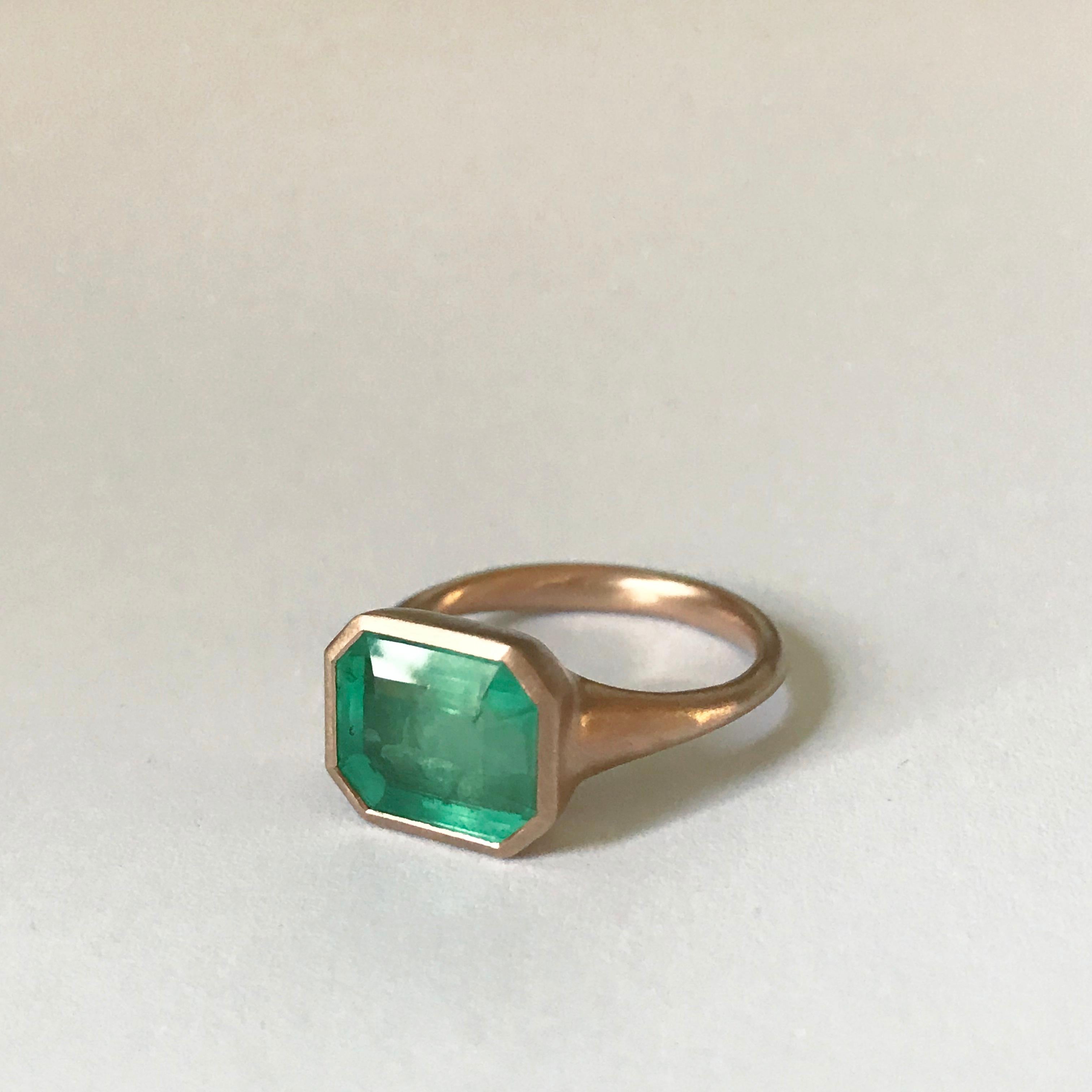 Dalben 4, 10 Carat Emerald Rose Gold Ring In New Condition In Como, IT