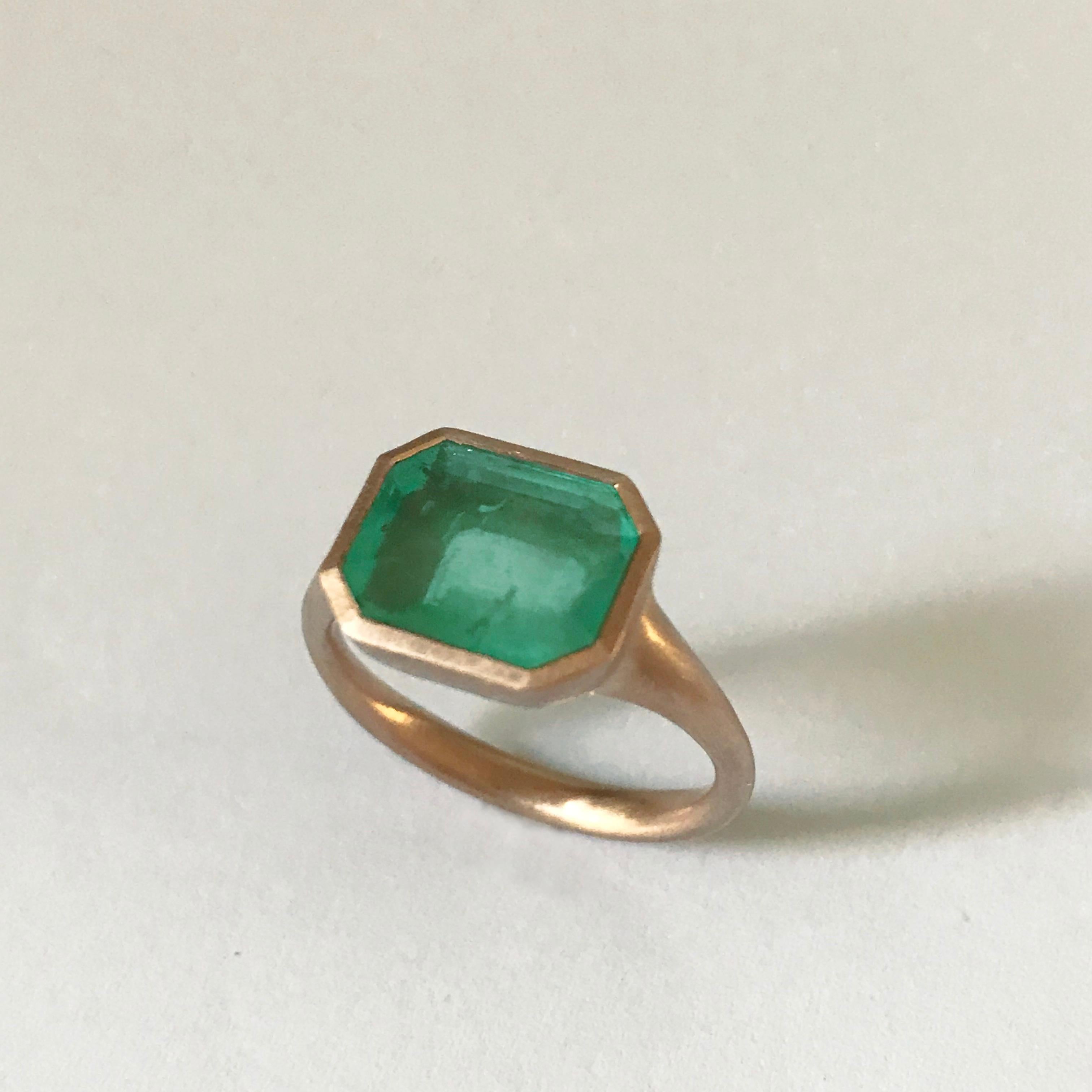Dalben 4, 10 Carat Emerald Rose Gold Ring 2