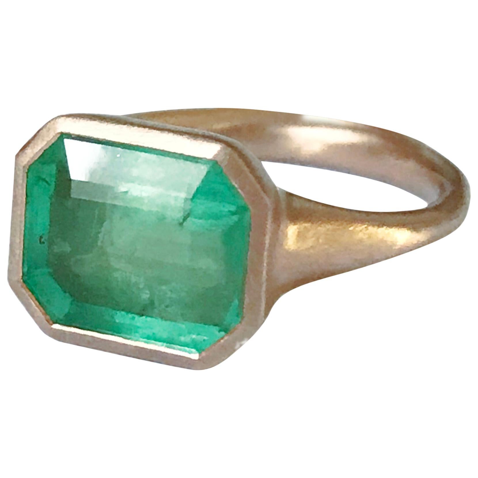 Dalben 4, 10 Carat Emerald Rose Gold Ring