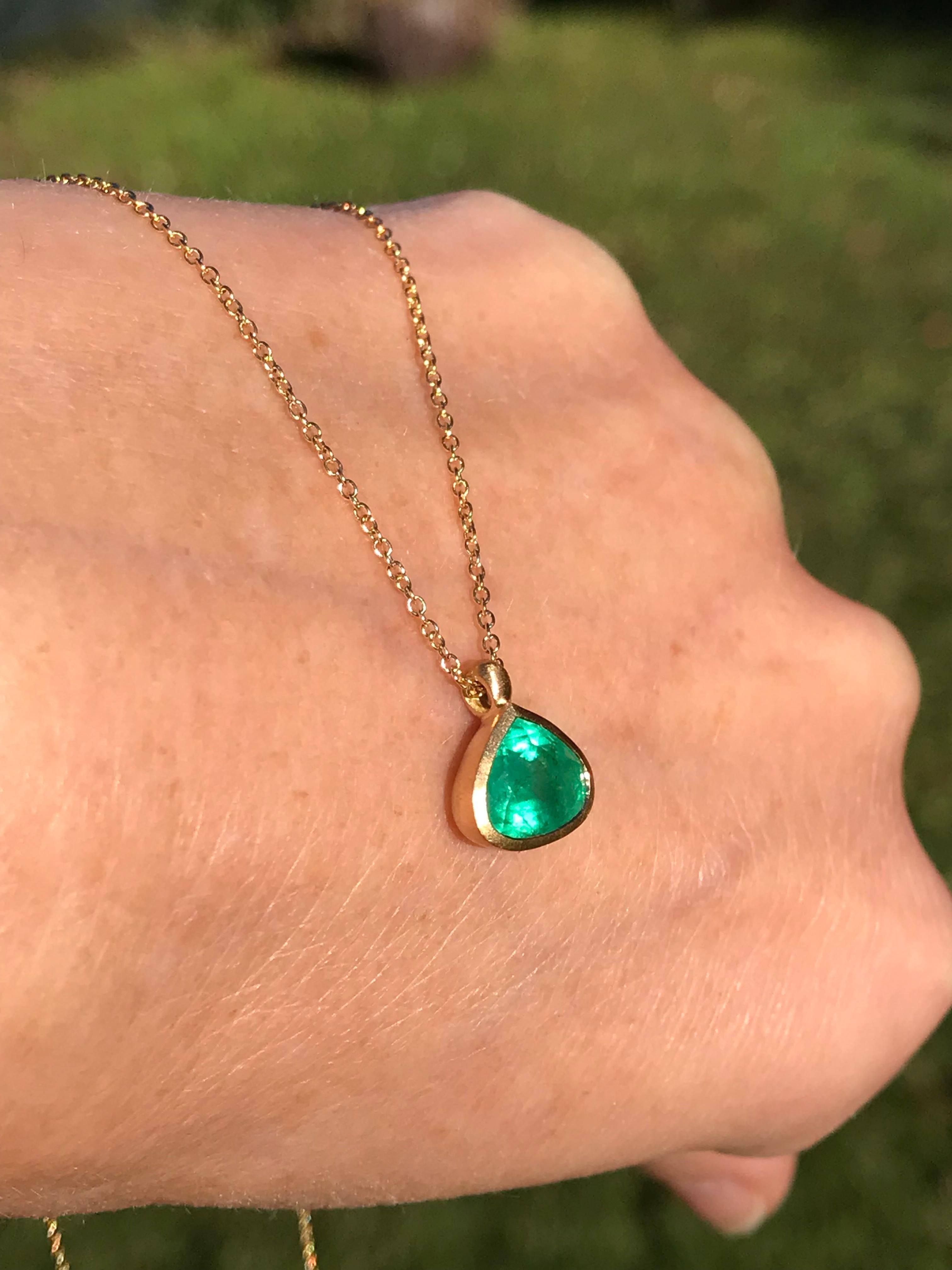 Dalben Design Emerald Yellow Gold Necklace For Sale 4