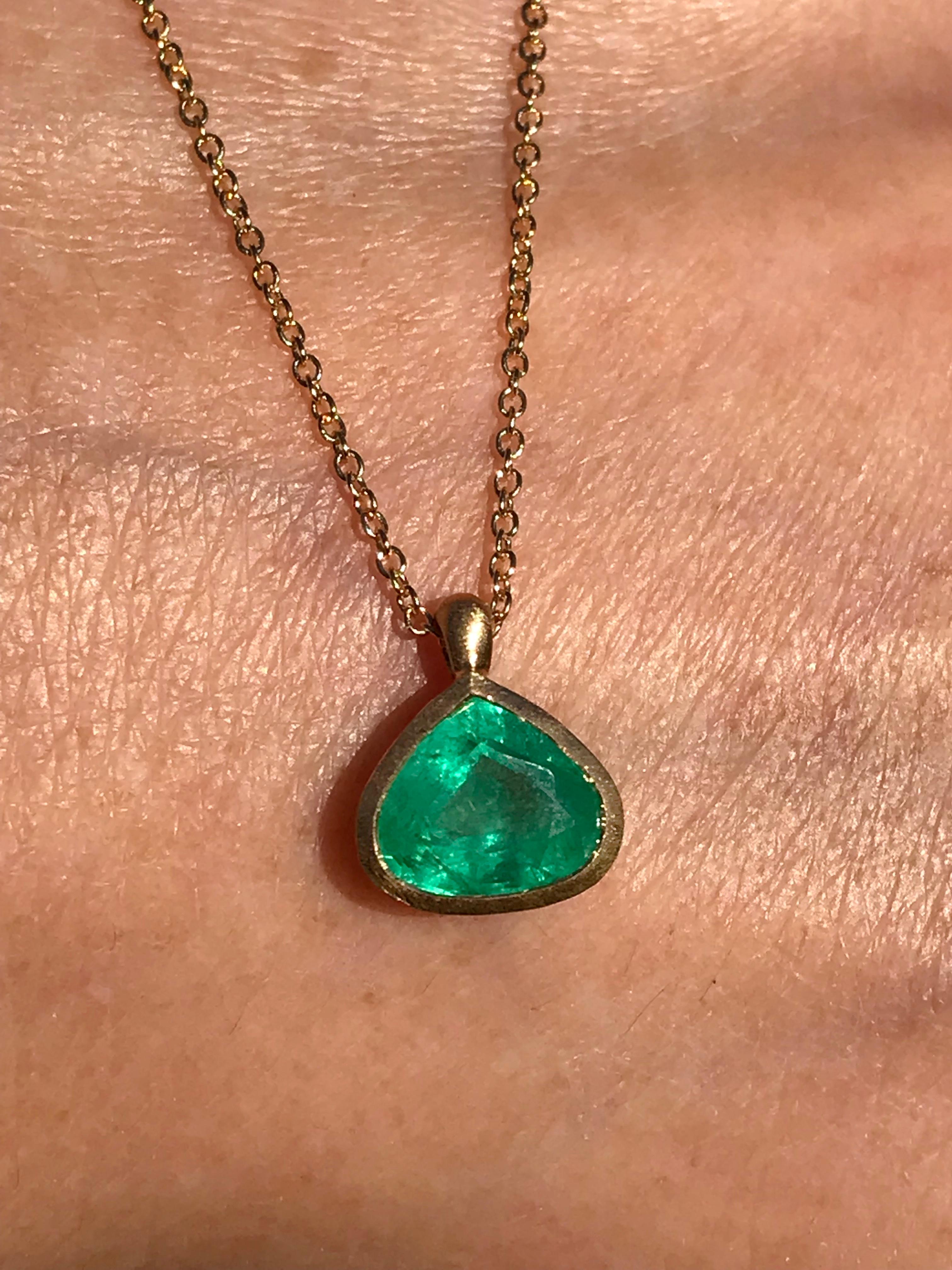 Dalben Design Emerald Yellow Gold Necklace For Sale 5