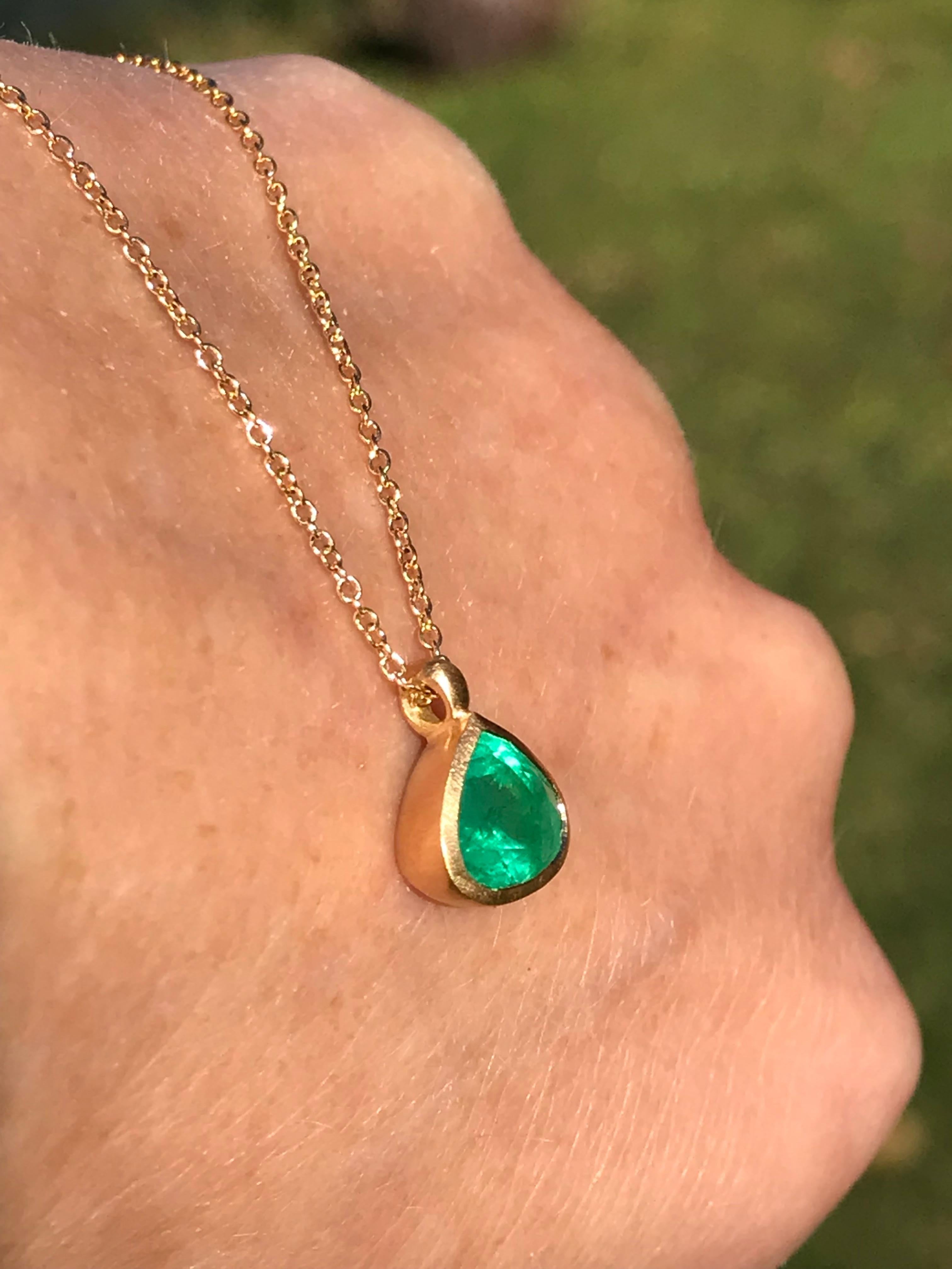Dalben Design Emerald Yellow Gold Necklace For Sale 6