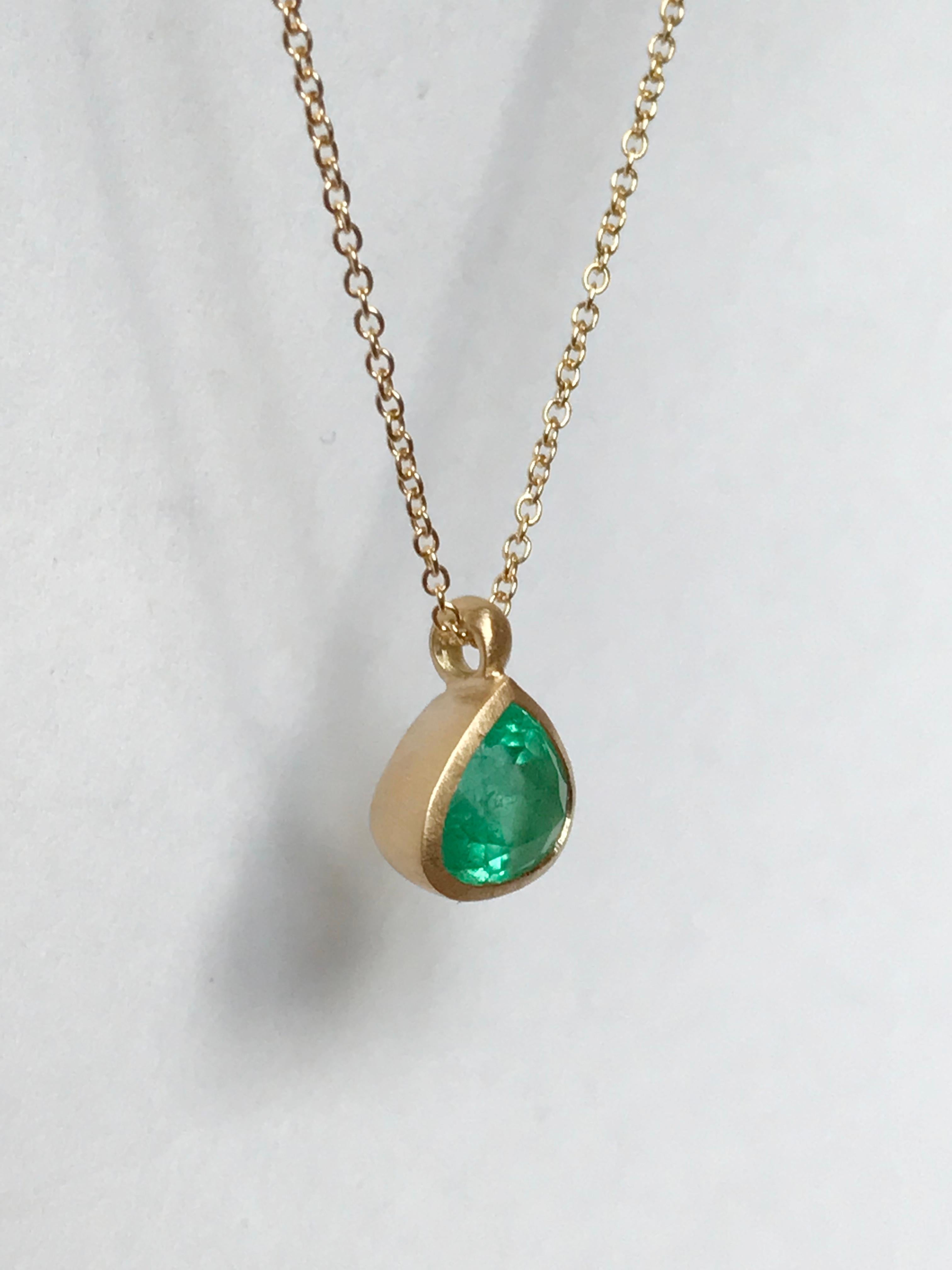 Contemporary Dalben Design Emerald Yellow Gold Necklace For Sale
