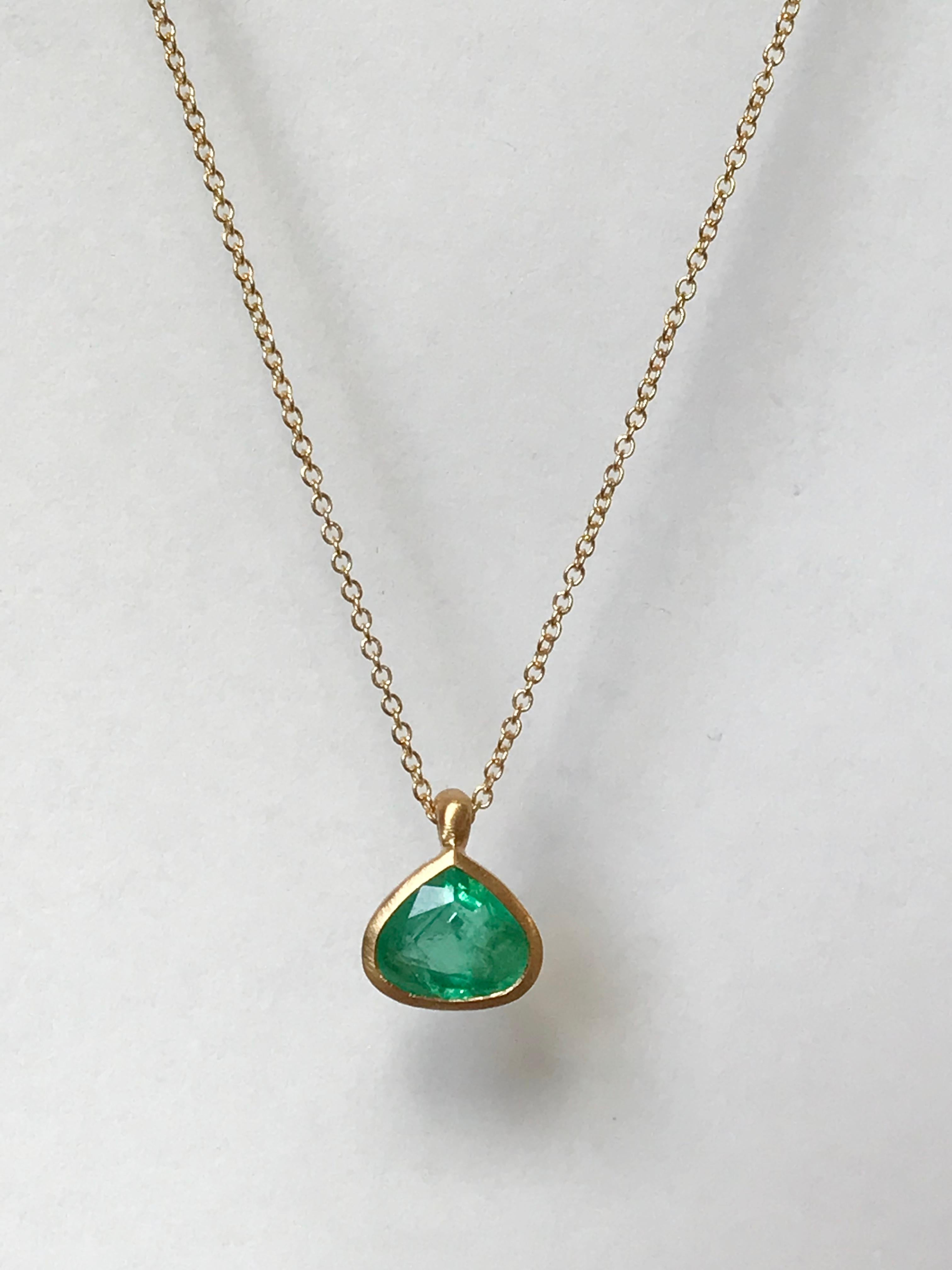 Pear Cut Dalben Design Emerald Yellow Gold Necklace For Sale