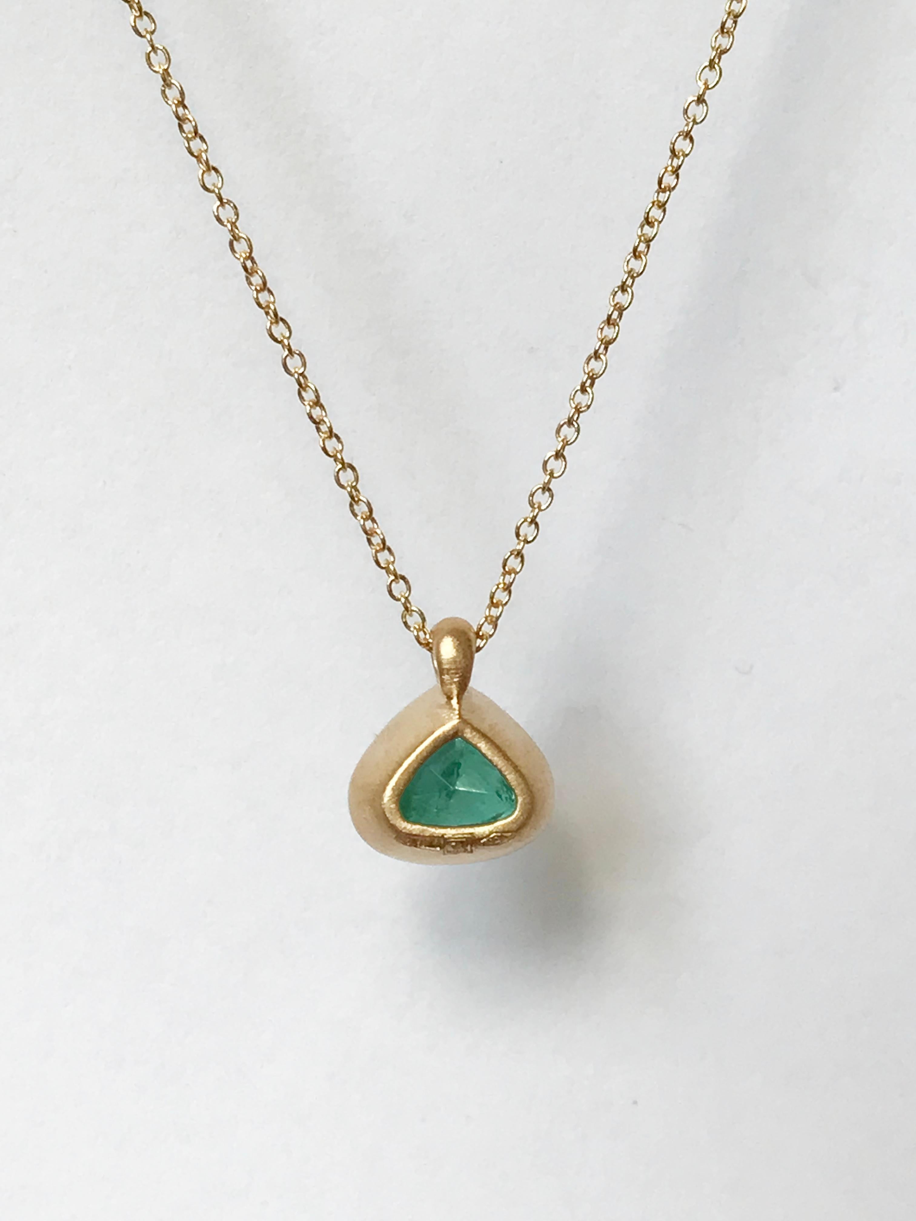 Dalben Design Emerald Yellow Gold Necklace In New Condition For Sale In Como, IT