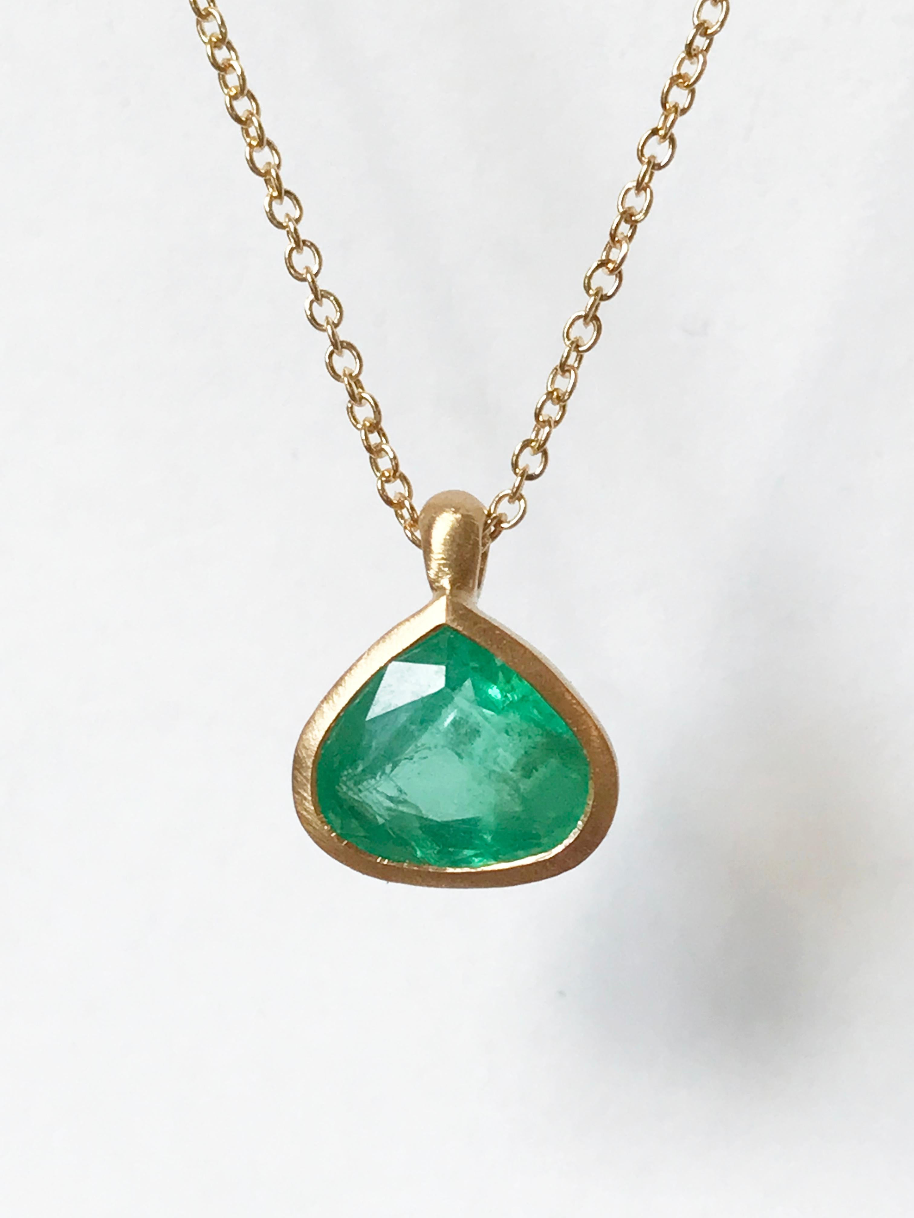 Dalben Design Emerald Yellow Gold Necklace For Sale 1