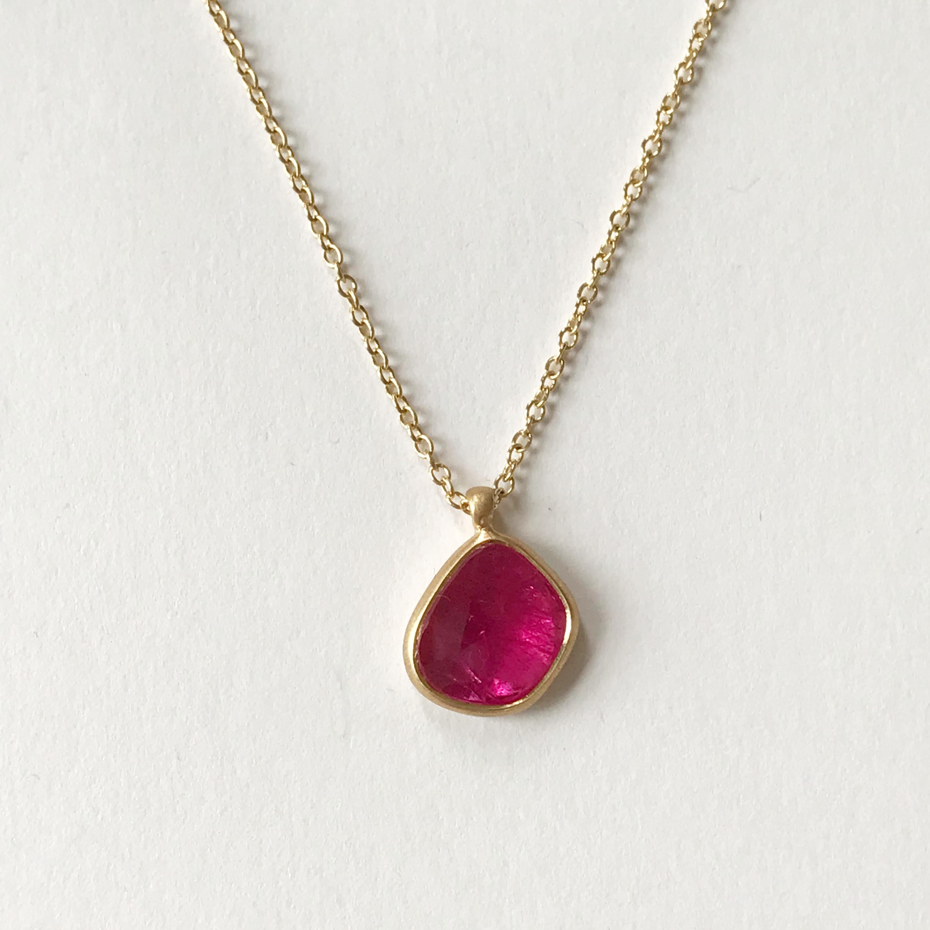 Dalben Design Irregular Drop Shape Rose Cut Slice Ruby Yellow Gold Necklace In New Condition In Como, IT