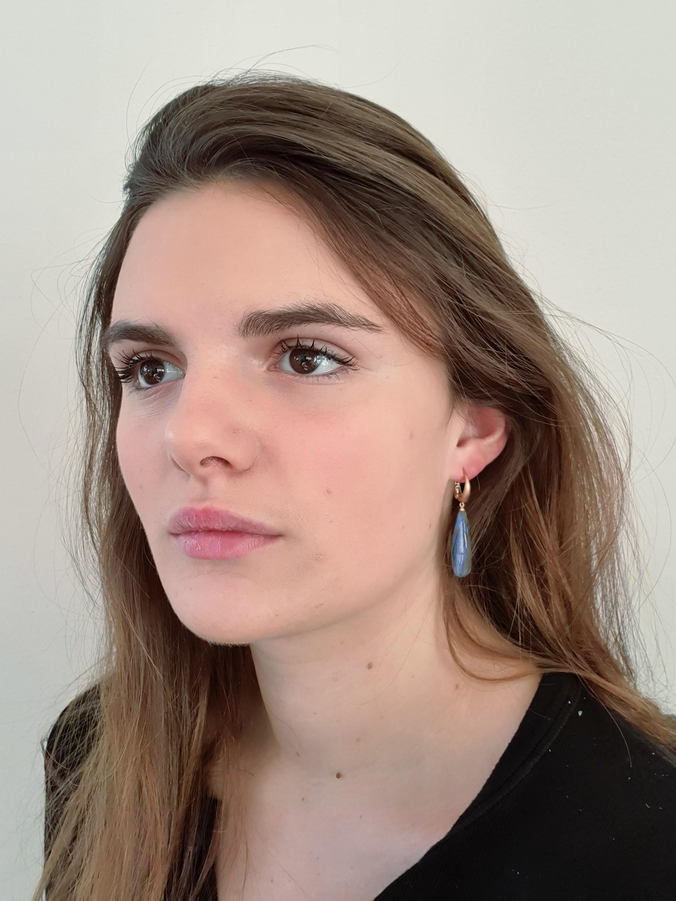 Dalben design 18 kt satin finished rose gold earrings with two drop shape grey-brown with blue flash Labradorite 10 x 30 mm . 
Earring dimension : 
width 9,7 mm 
height with leverback 46 mm 
The earrings has been designed and handcrafted in our