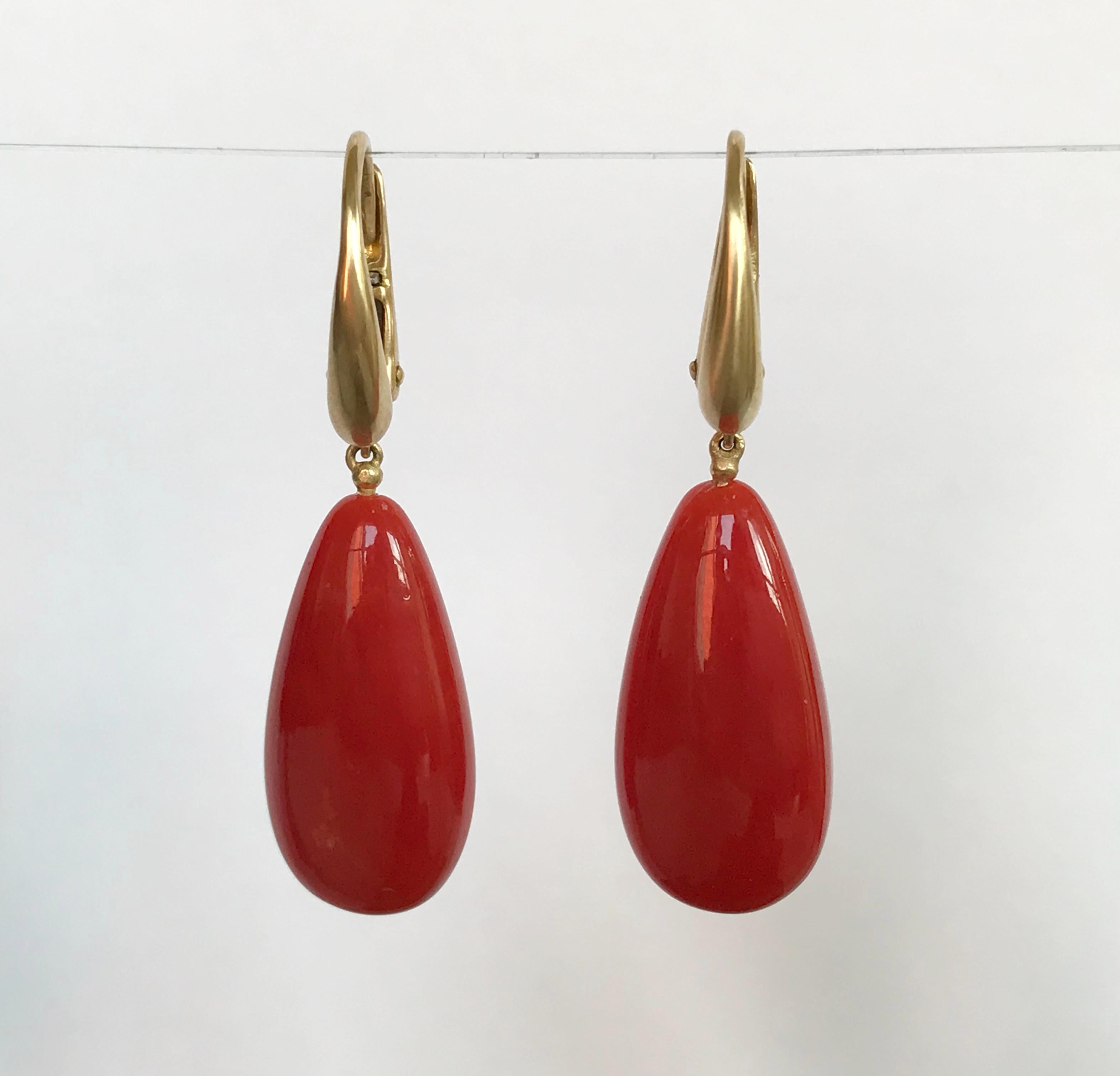 Dalben Design Mediterranean Long Drop Red Coral Yellow Gold Dangle Earring In New Condition In Como, IT