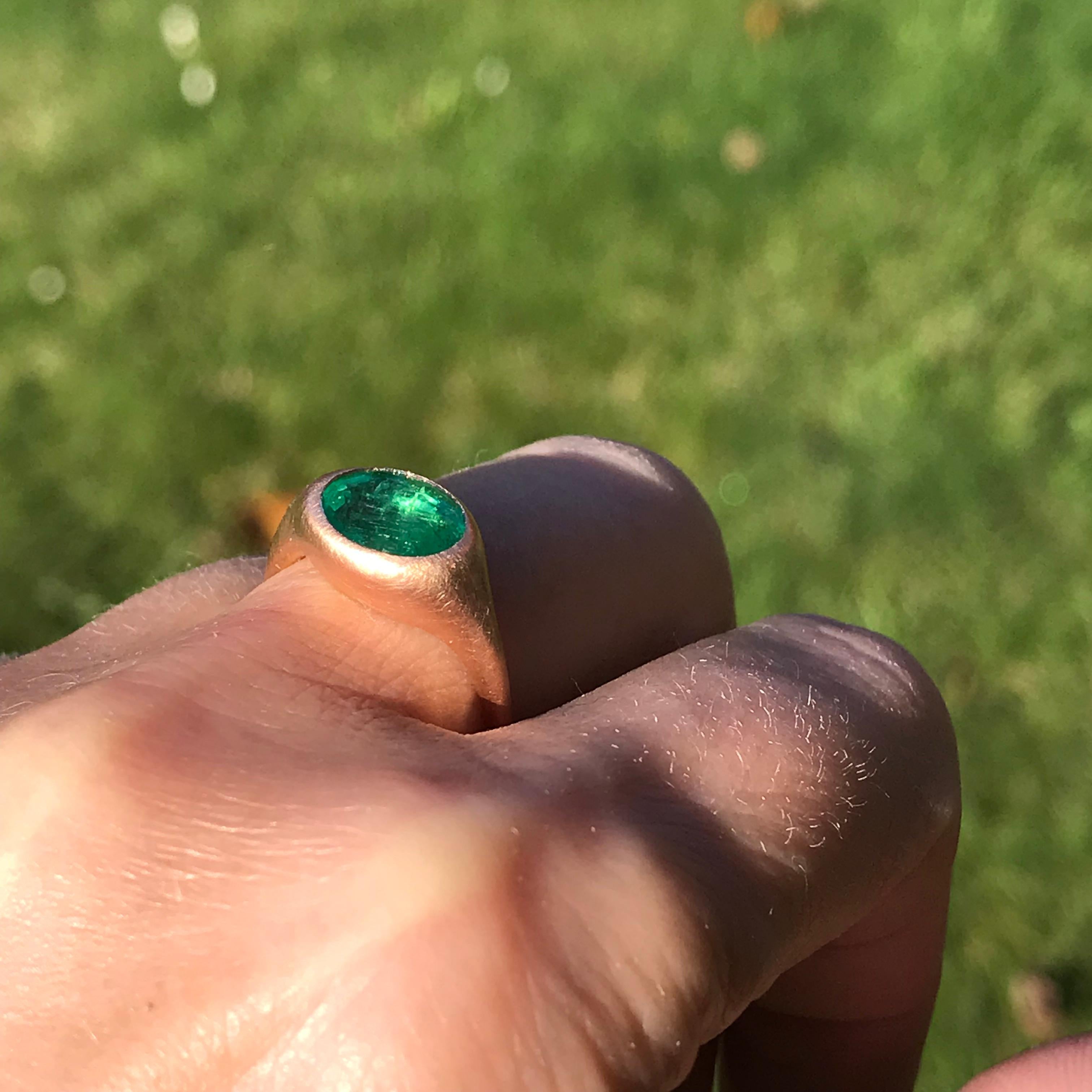 Bague Dalben Design en or rose avec émeraude de 2,29 carats Pour femmes en vente