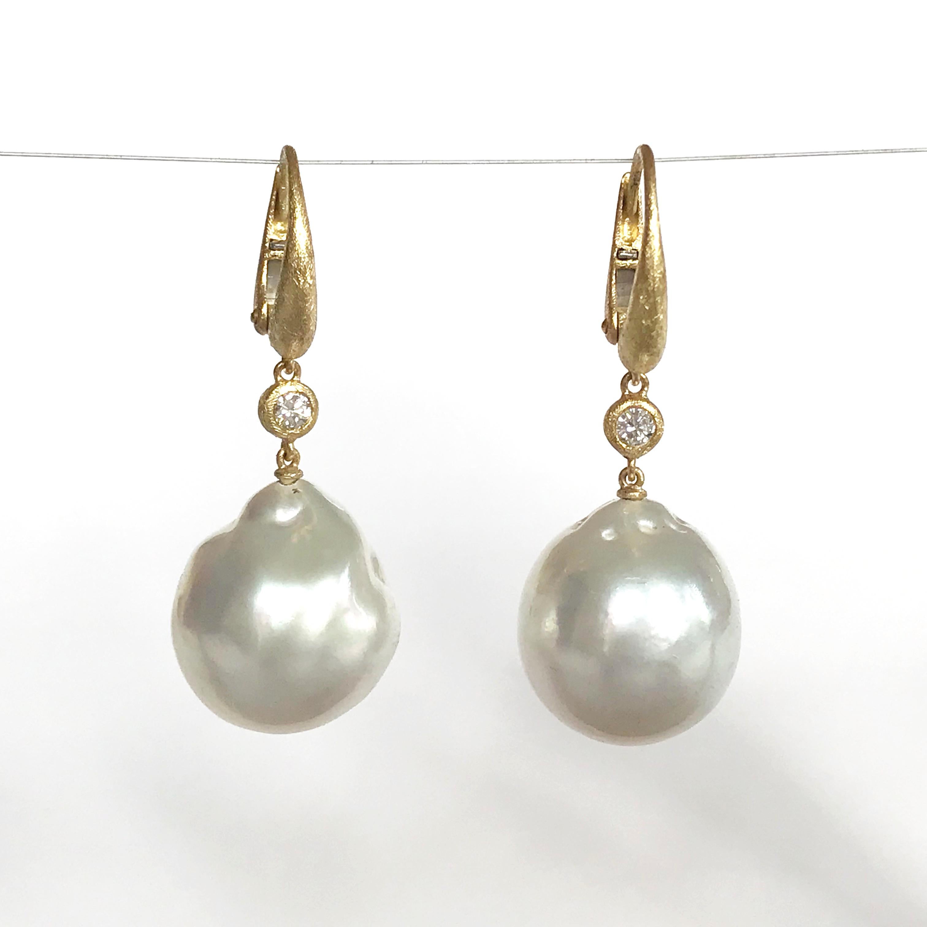 Contemporary Dalben Design South Sea Baroque Pearl and Diamond Yellow Gold Dangle Earrings For Sale