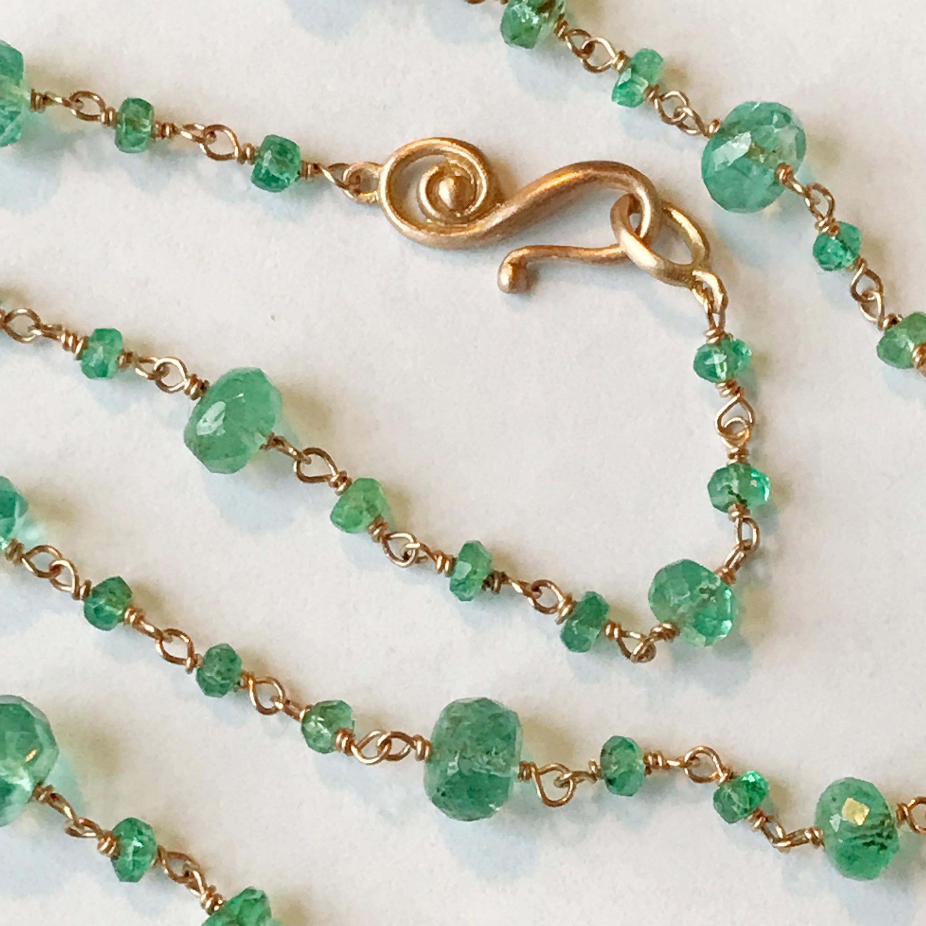 Perle Dalben, collier de perles d'émeraudes en or rose en vente