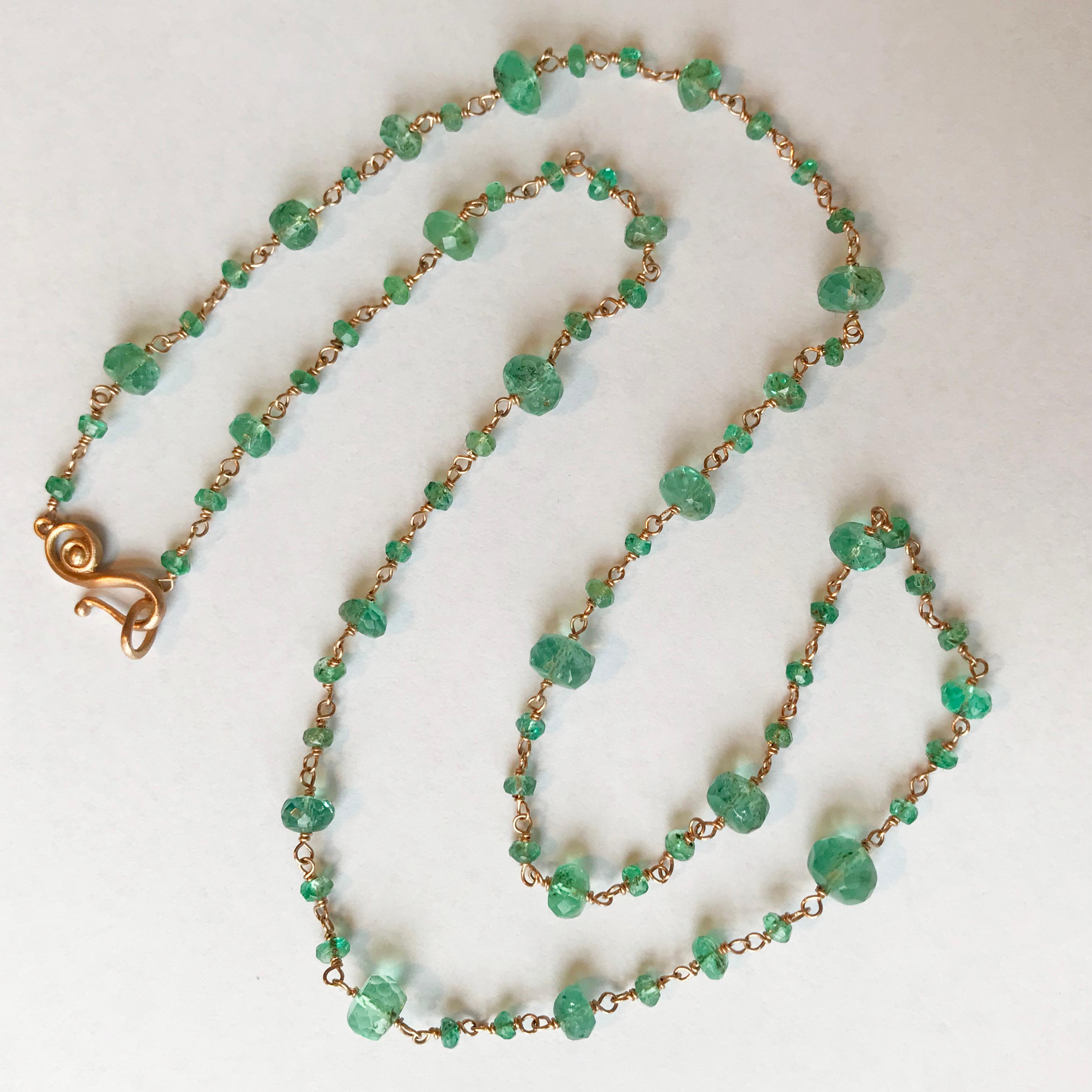 Dalben, collier de perles d'émeraudes en or rose Neuf - En vente à Como, IT
