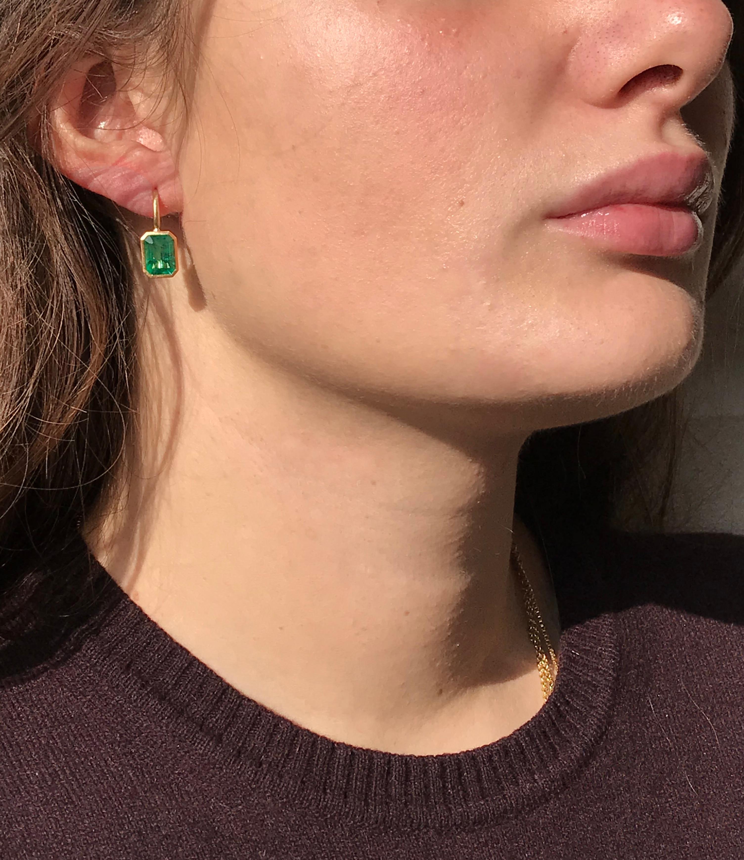 Contemporary Dalben Emerald Cut Emerald Yellow Gold Earrings