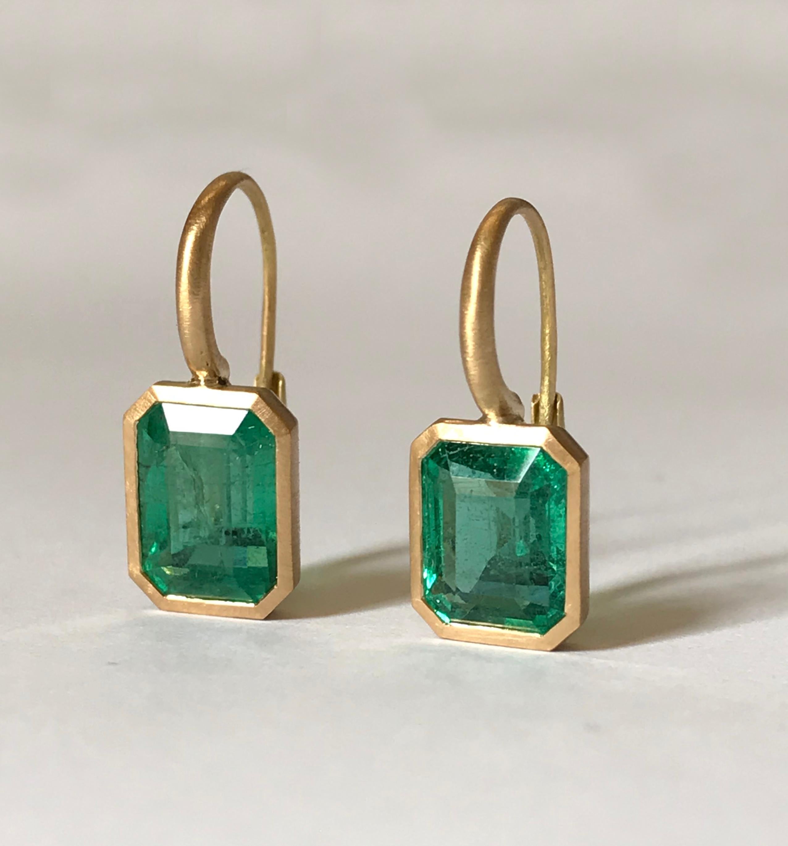 Dalben Emerald Cut Emerald Yellow Gold Earrings In New Condition In Como, IT