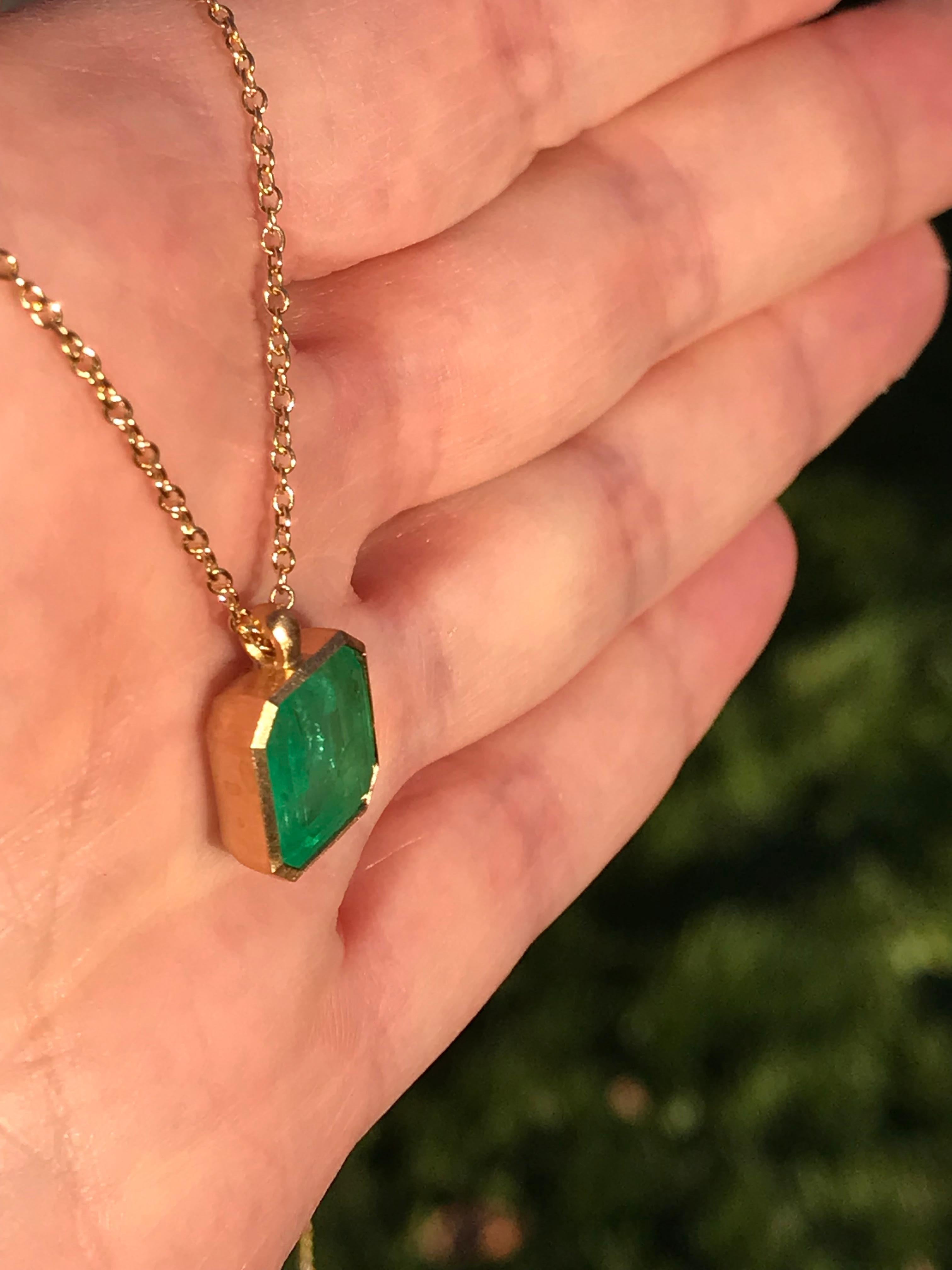 Taglio smeraldo Dalben Collana in oro giallo con taglio smeraldo in vendita