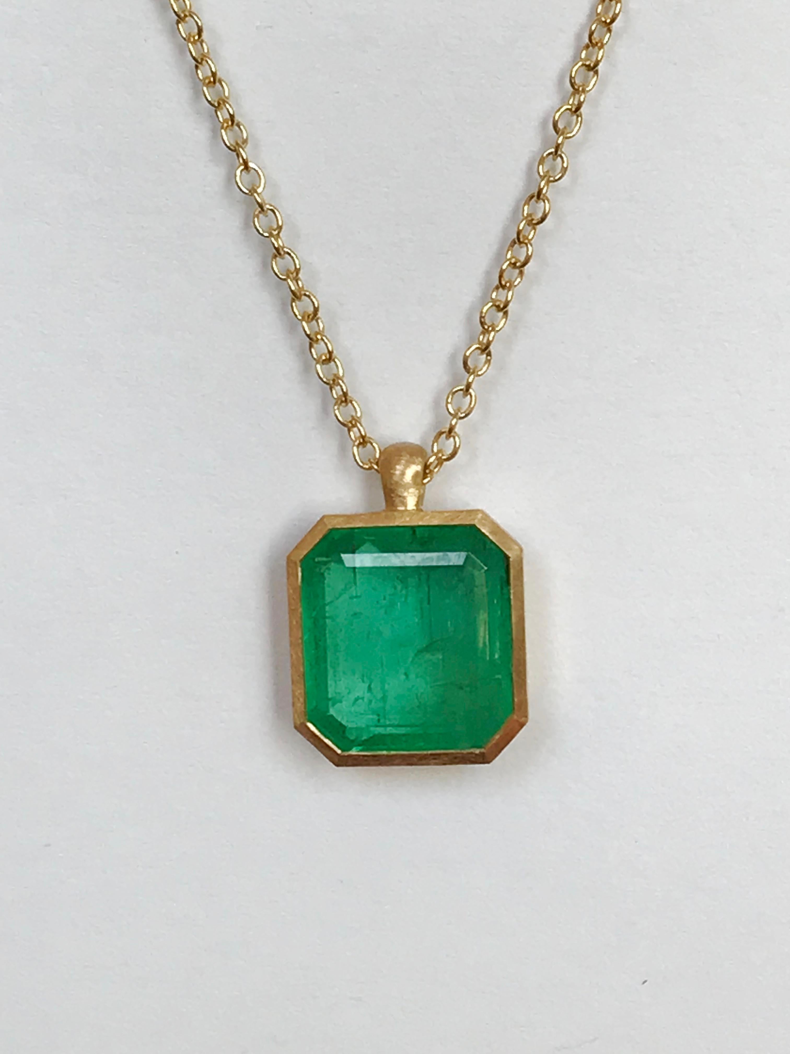 Donna Dalben Collana in oro giallo con taglio smeraldo in vendita