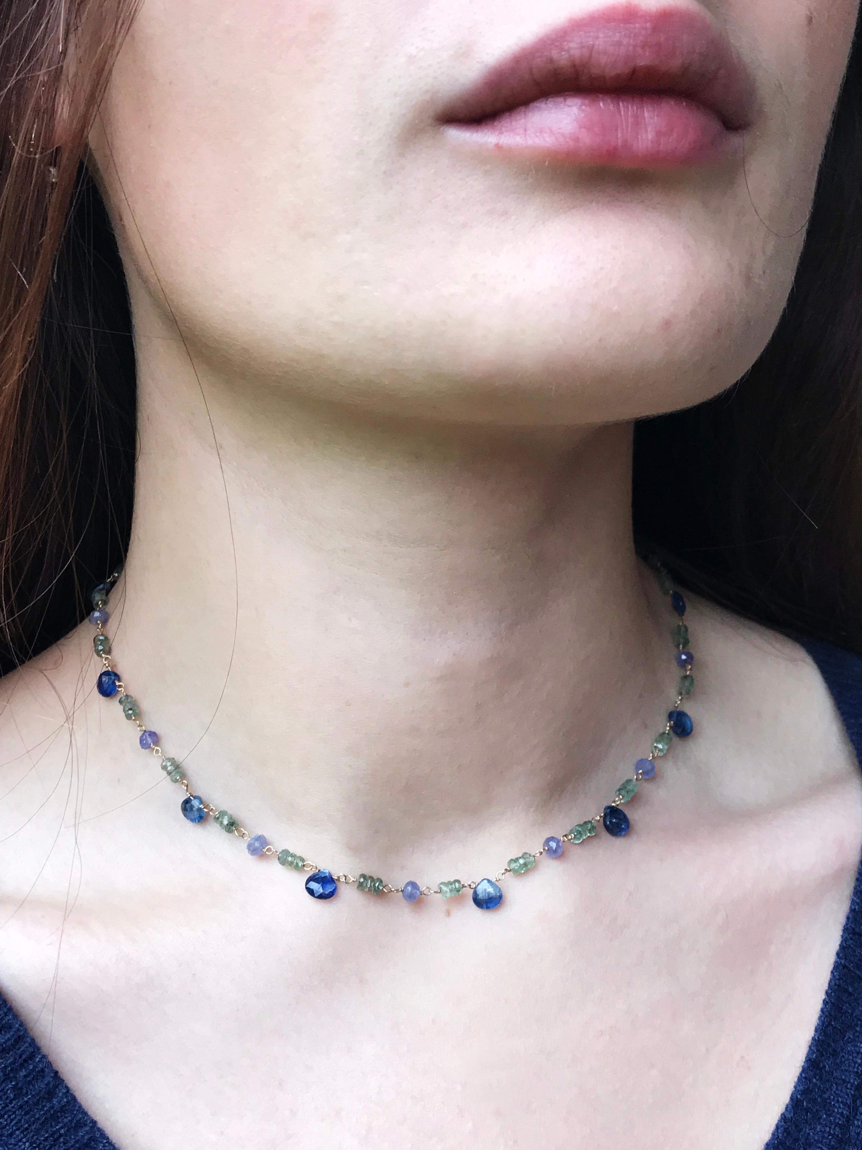 Dalben design hand crafted necklace composed of pear cut kyanite, green sapphire , tanzanite and 18 k white gold.
The necklace length is 15,80 inch (40 cm) and the white gold closure is 