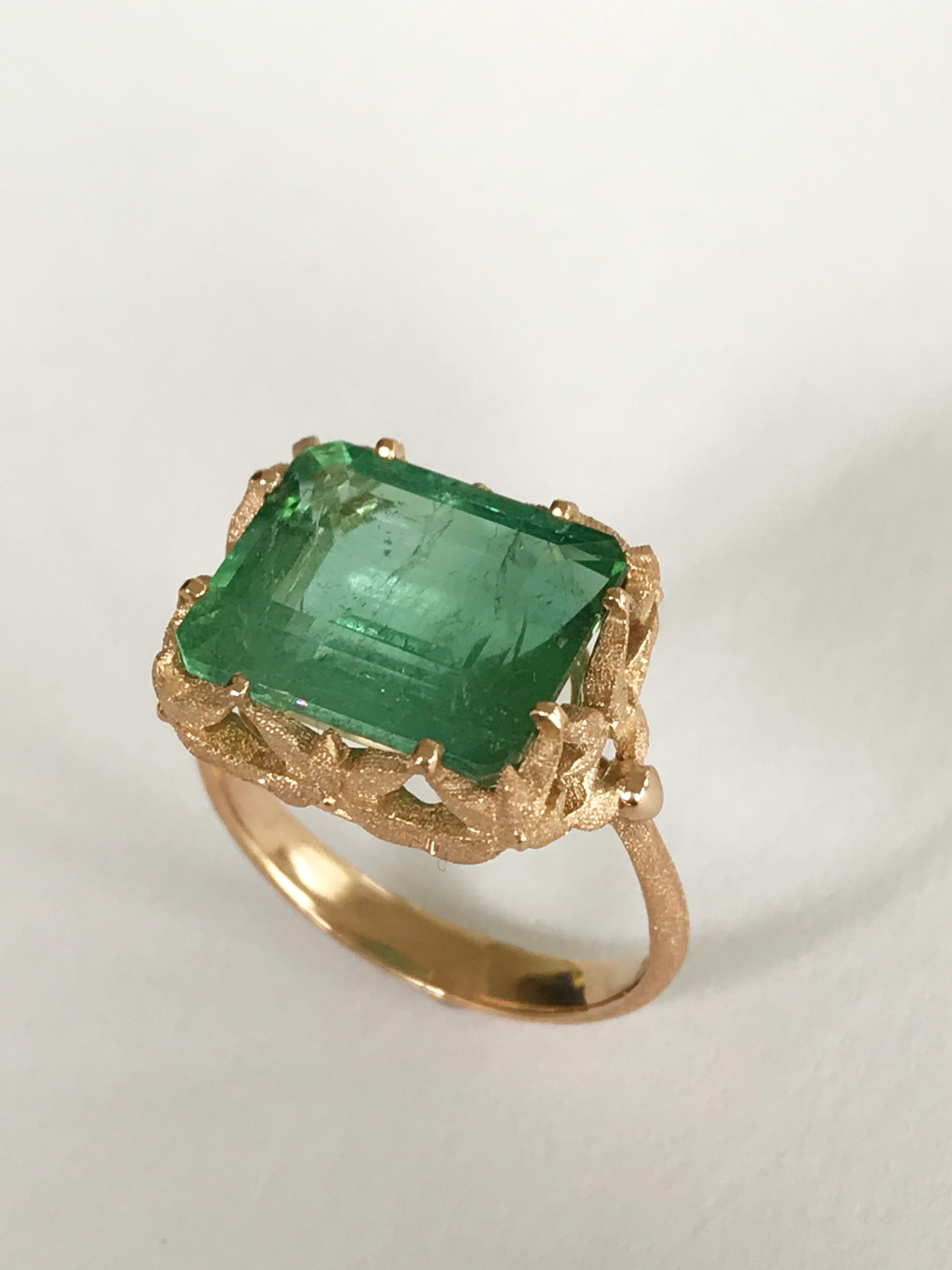 Contemporary Dalben Green Tourmaline Rose Gold Cocktail Ring For Sale