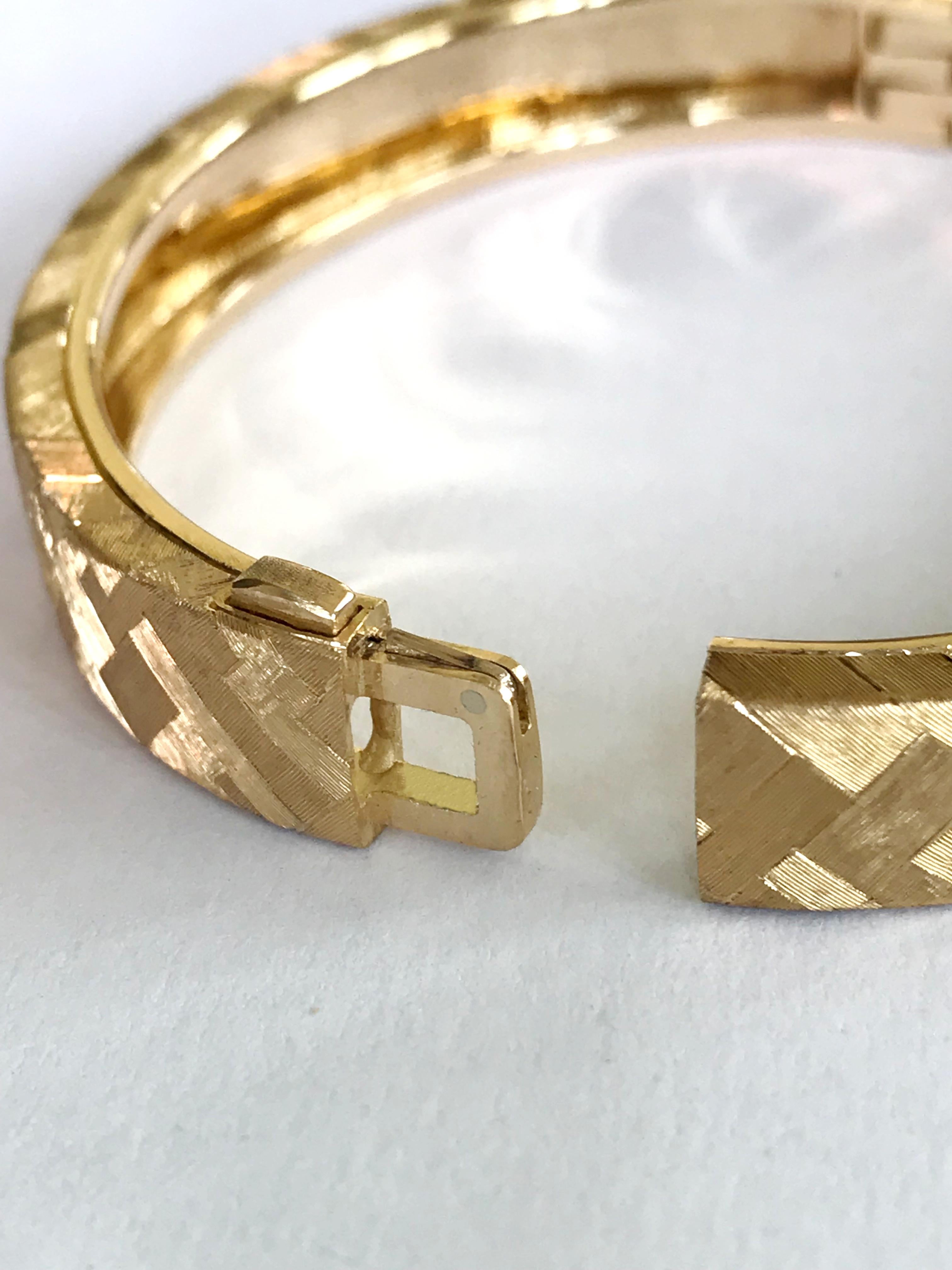 gold band bracelet