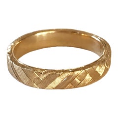Dalben Hand Engraved Small Gold Band Ring