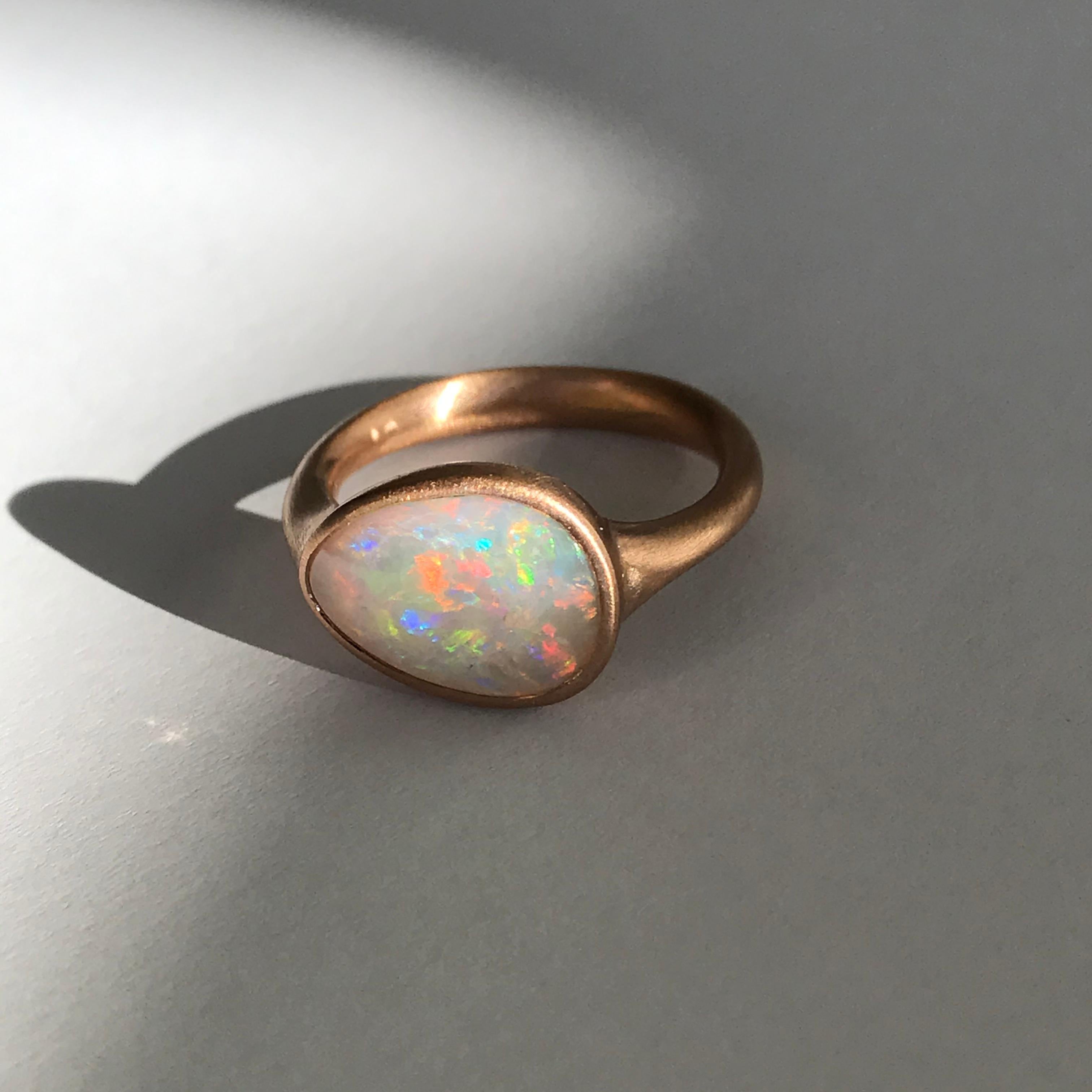 Dalben Lightning Ridge Ring aus Roségold mit australischem Kristall-Opal (Zeitgenössisch) im Angebot