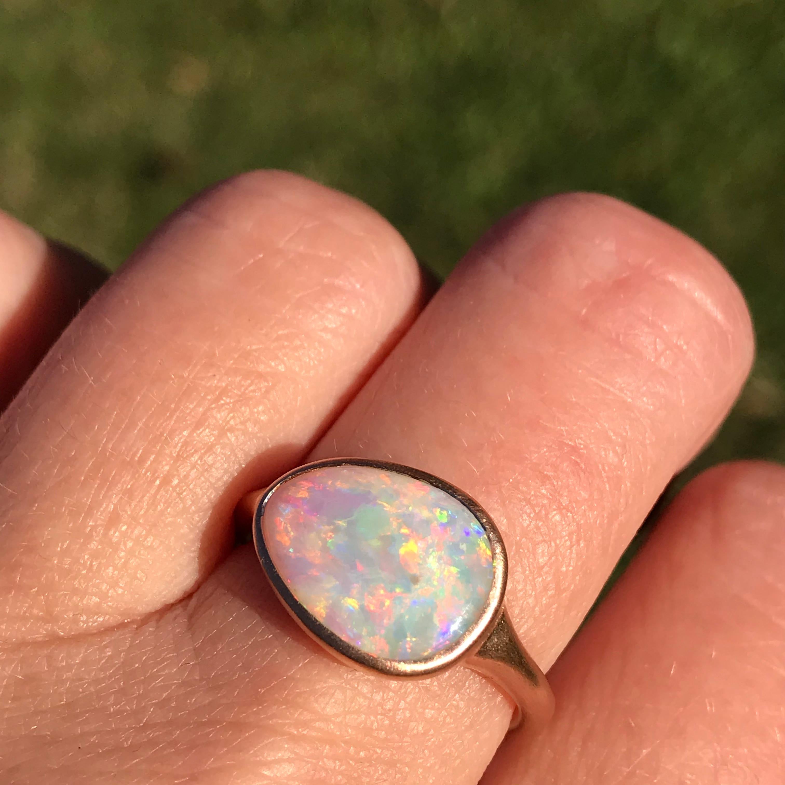 Dalben Lightning Ridge Ring aus Roségold mit australischem Kristall-Opal im Zustand „Neu“ im Angebot in Como, IT