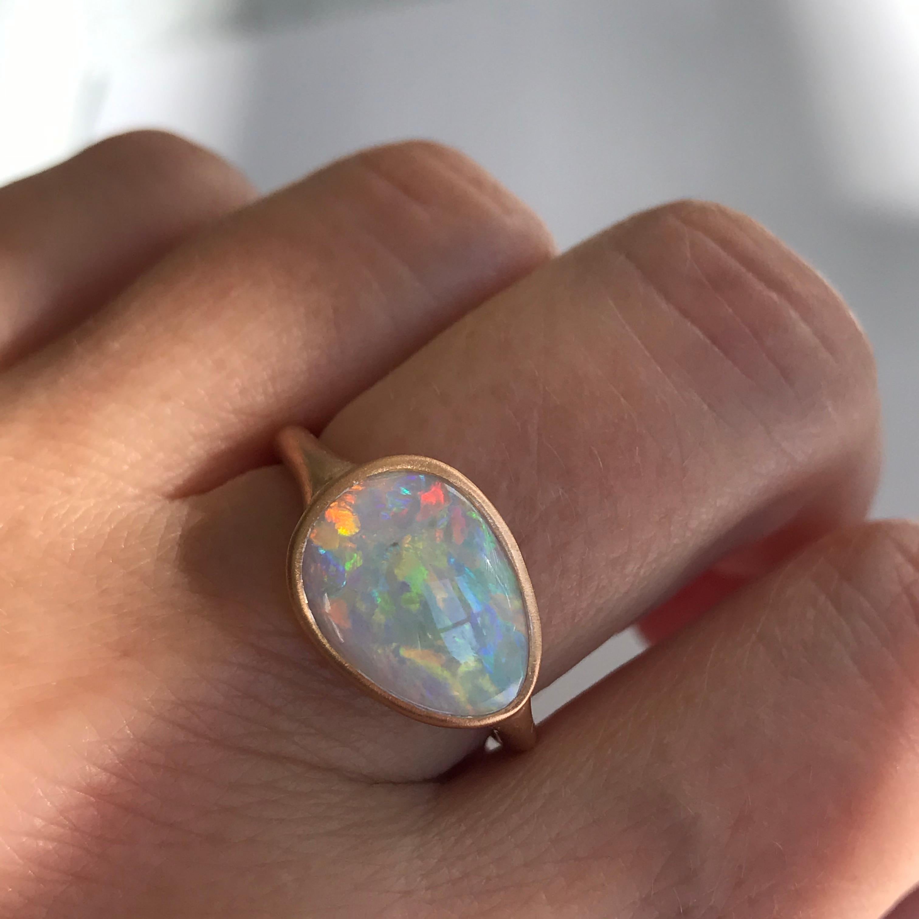 Dalben Lightning Ridge Ring aus Roségold mit australischem Kristall-Opal im Angebot 3