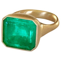 Vintage Dalben Magnificent 8.3 Carat Certified Colombian Emerald Yellow Gold Ring