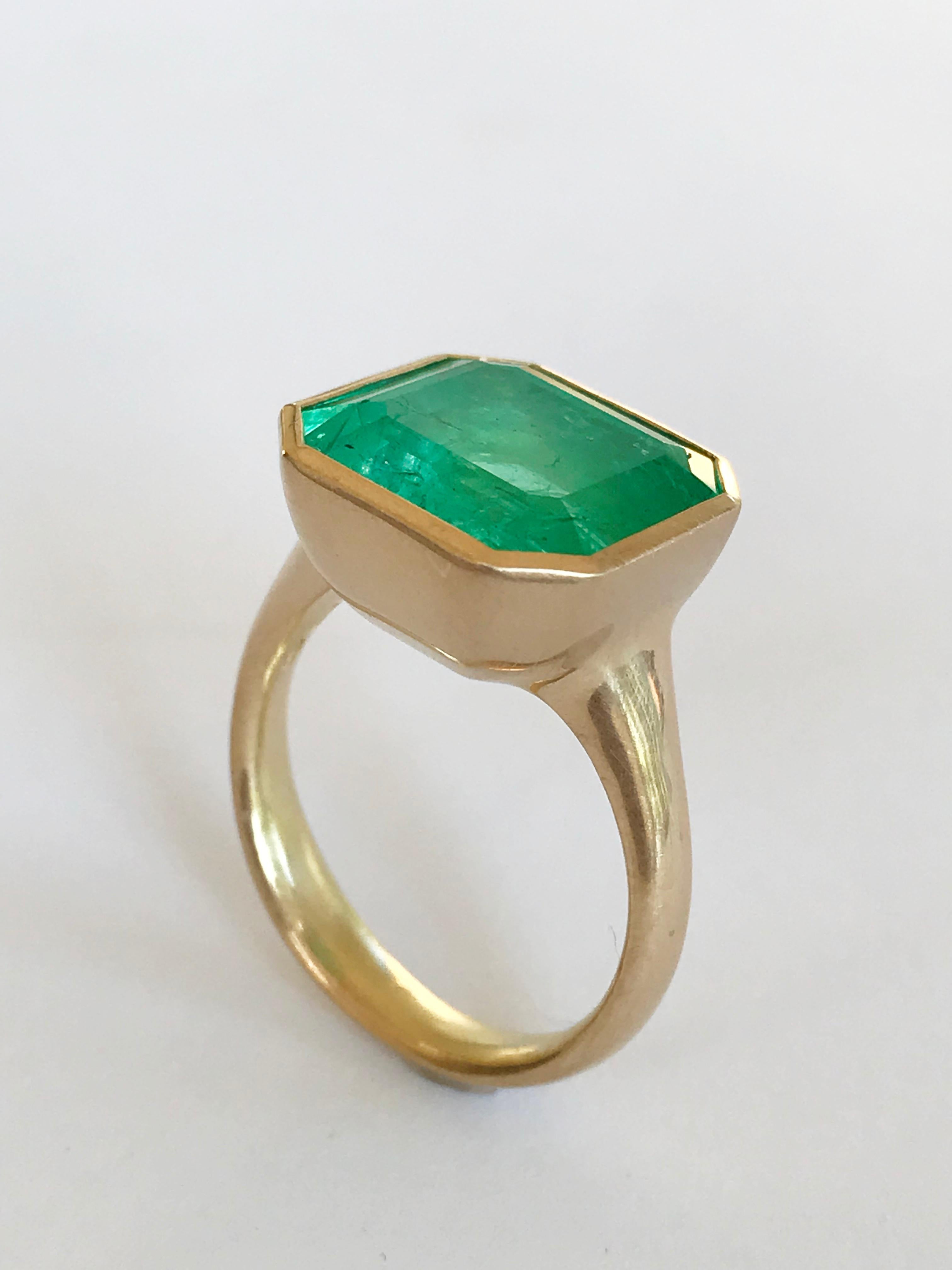 Dalben Magnificent 9, 69 Carat Certified Colombian Emerald Yellow Gold Ring 2