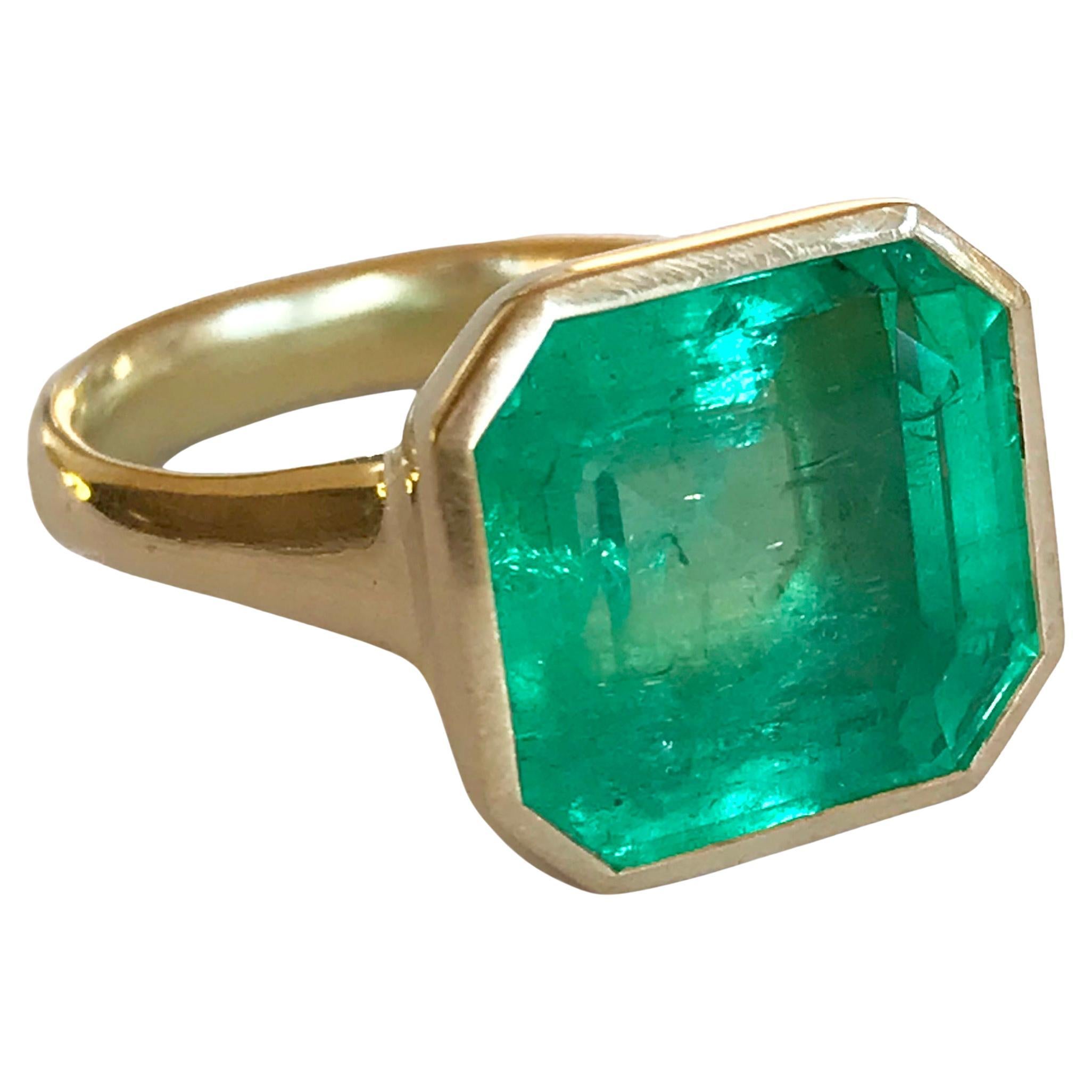 Dalben Magnificent 9, 69 Carat Certified Colombian Emerald Yellow Gold Ring