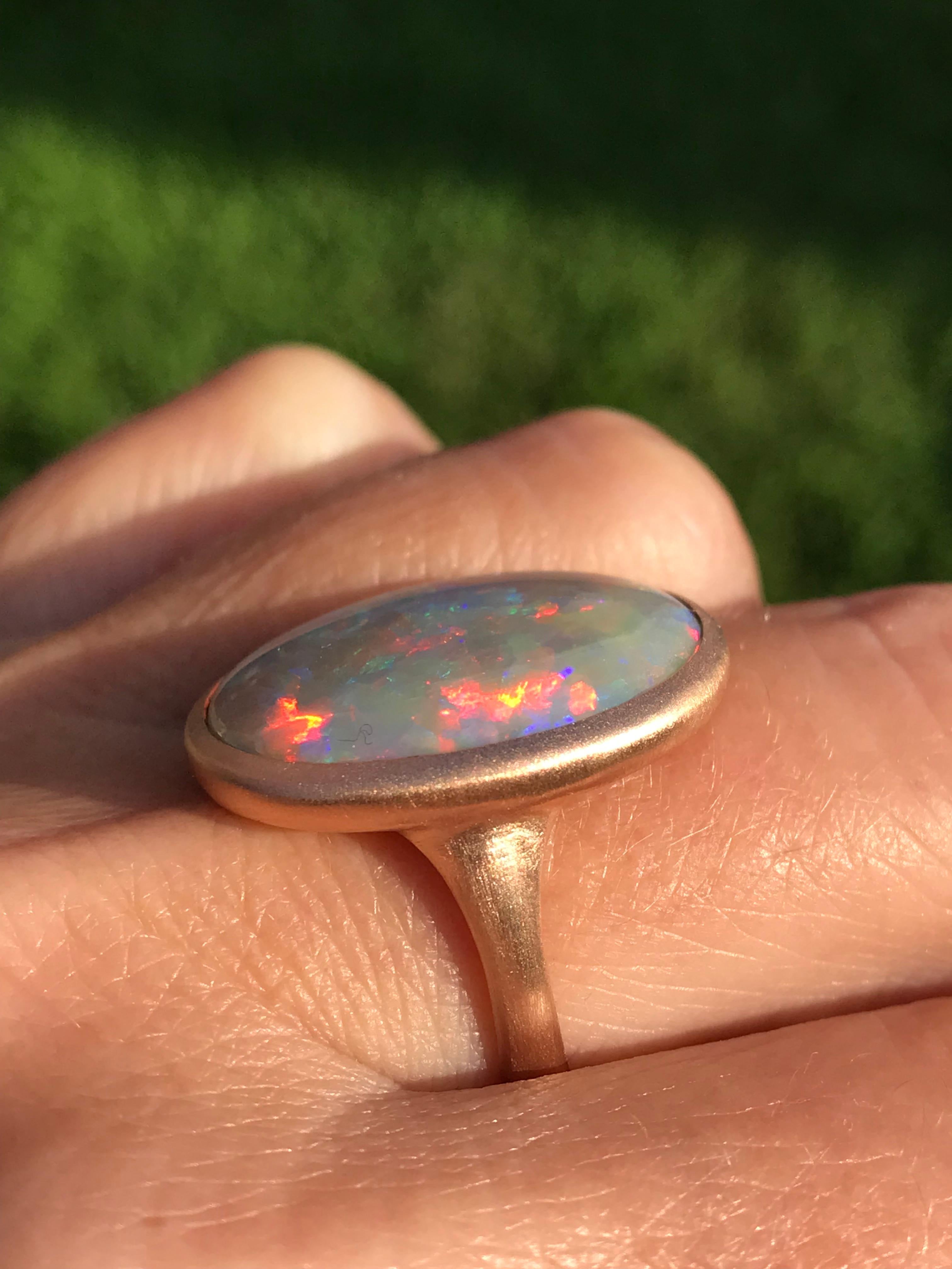 Prächtiger australischer Opal-Ring aus Roségold von Dalben im Zustand „Neu“ im Angebot in Como, IT