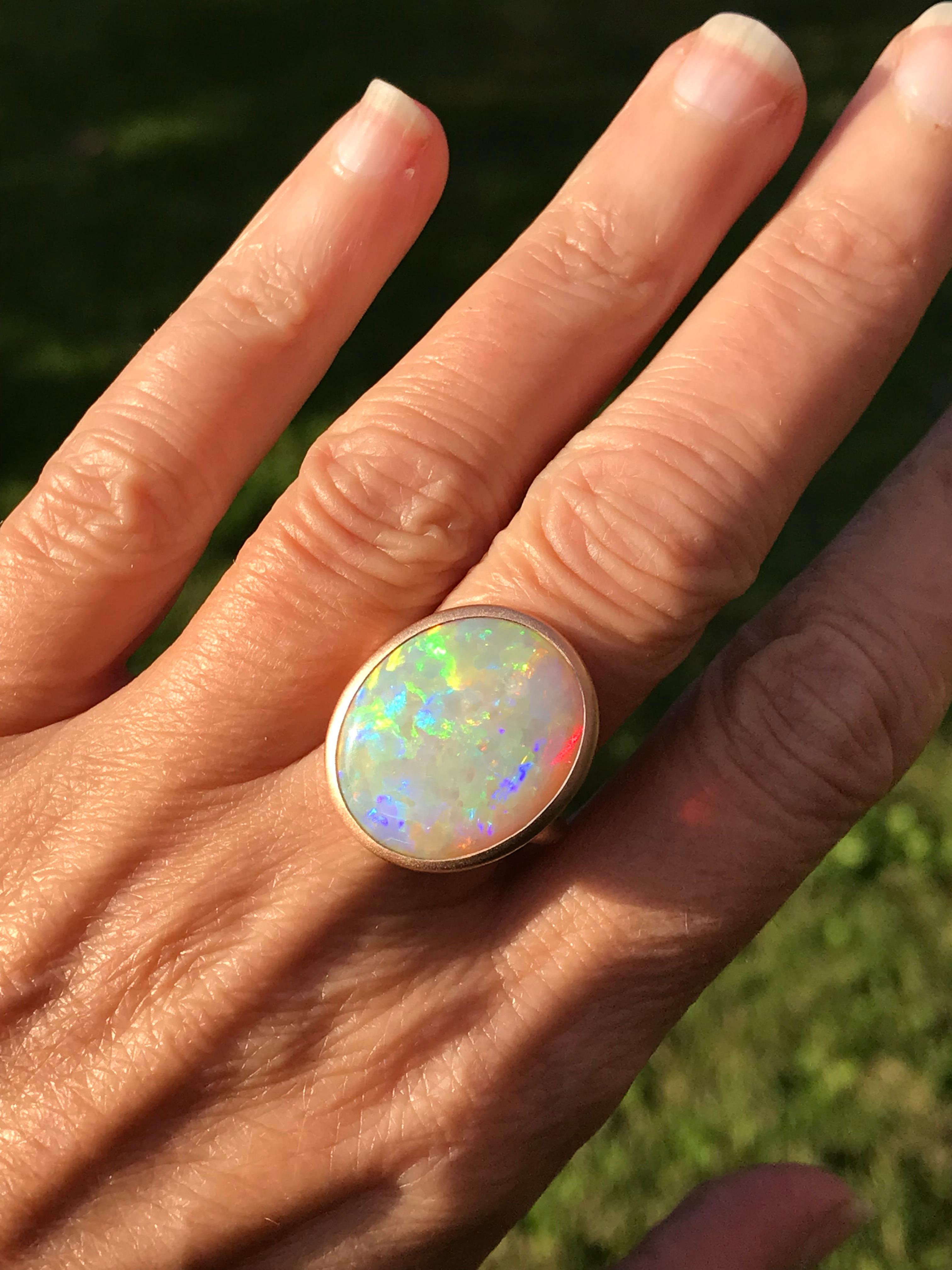 Contemporary Dalben Magnificent Australian Opal Rose Gold Ring For Sale