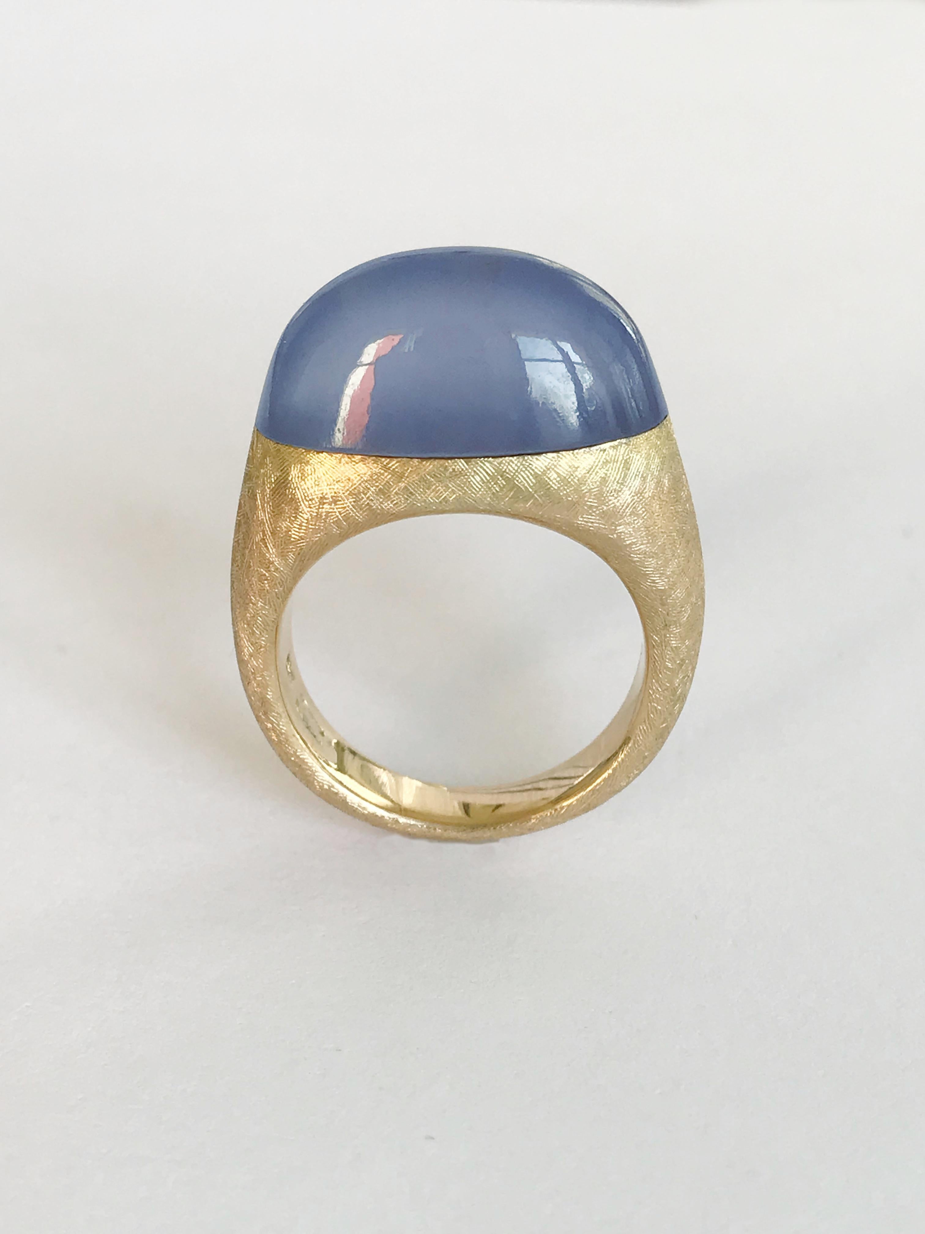 Contemporary Dalben Namibian Chalcedony Gold Ring For Sale
